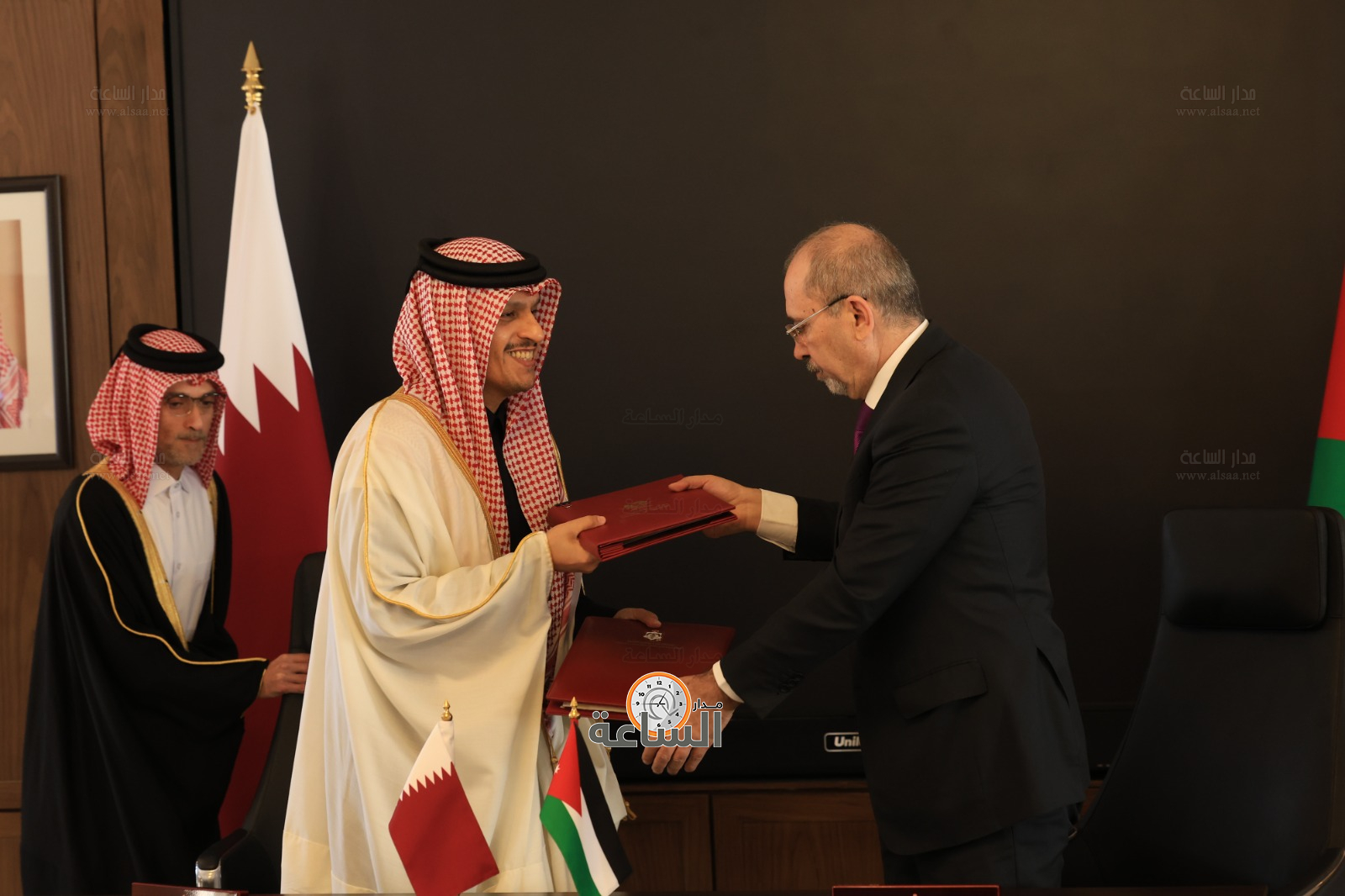 Madar Al-Saa Images 0.6057520234328505