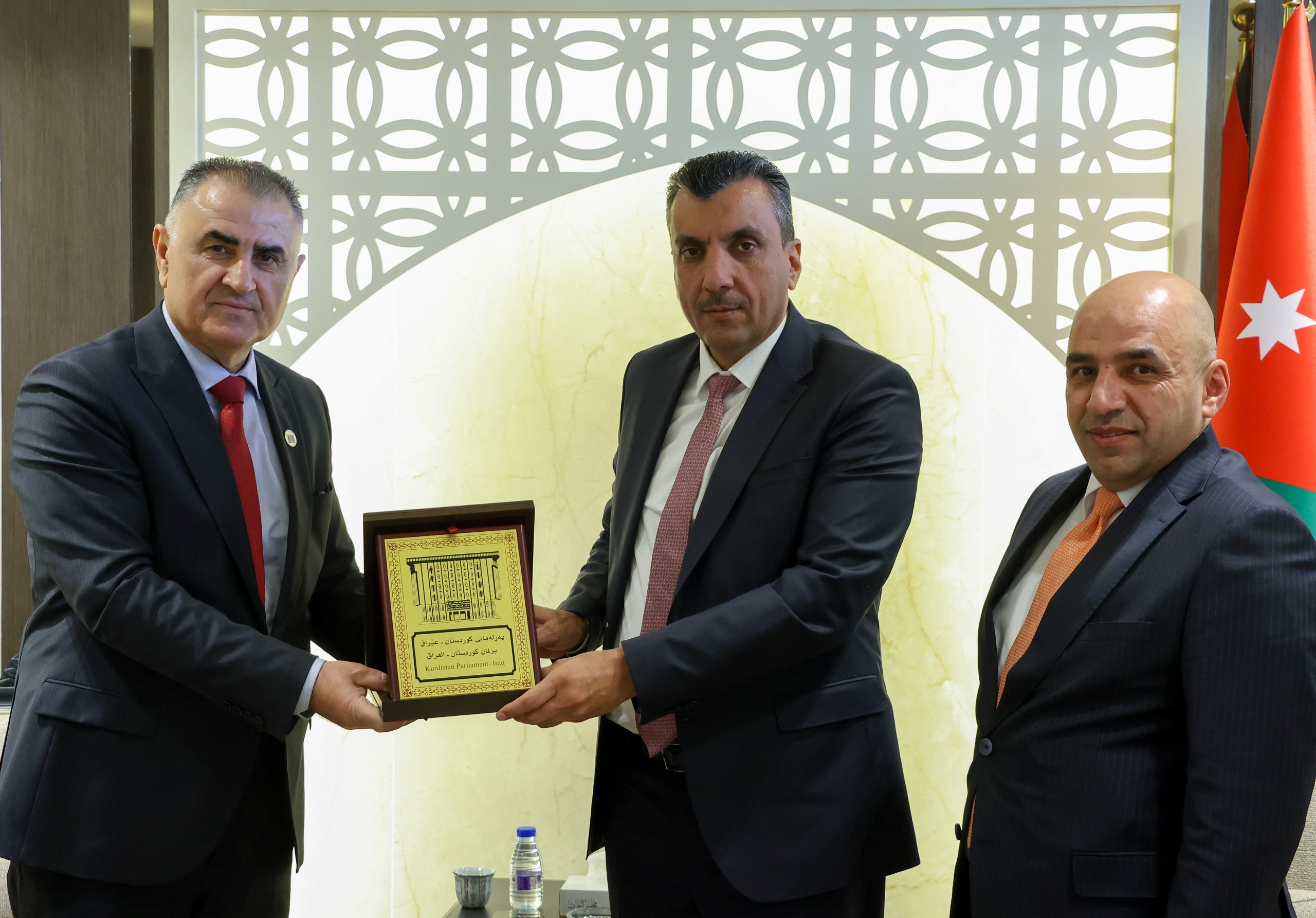 Madar Al-Saa Images 0.28998749797213286