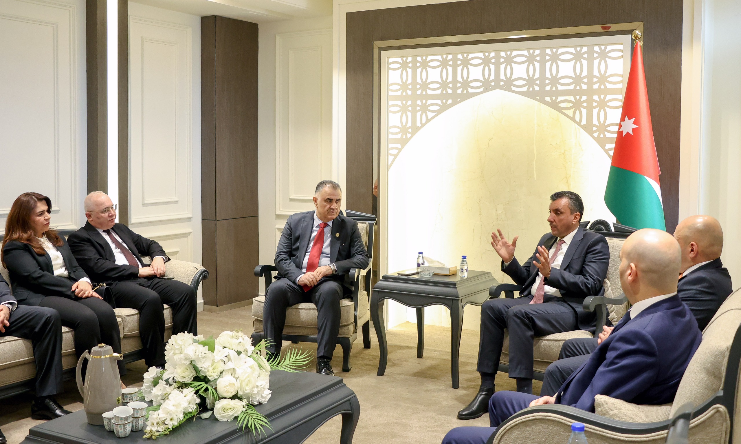 Madar Al-Saa Images 0.32506139743316986