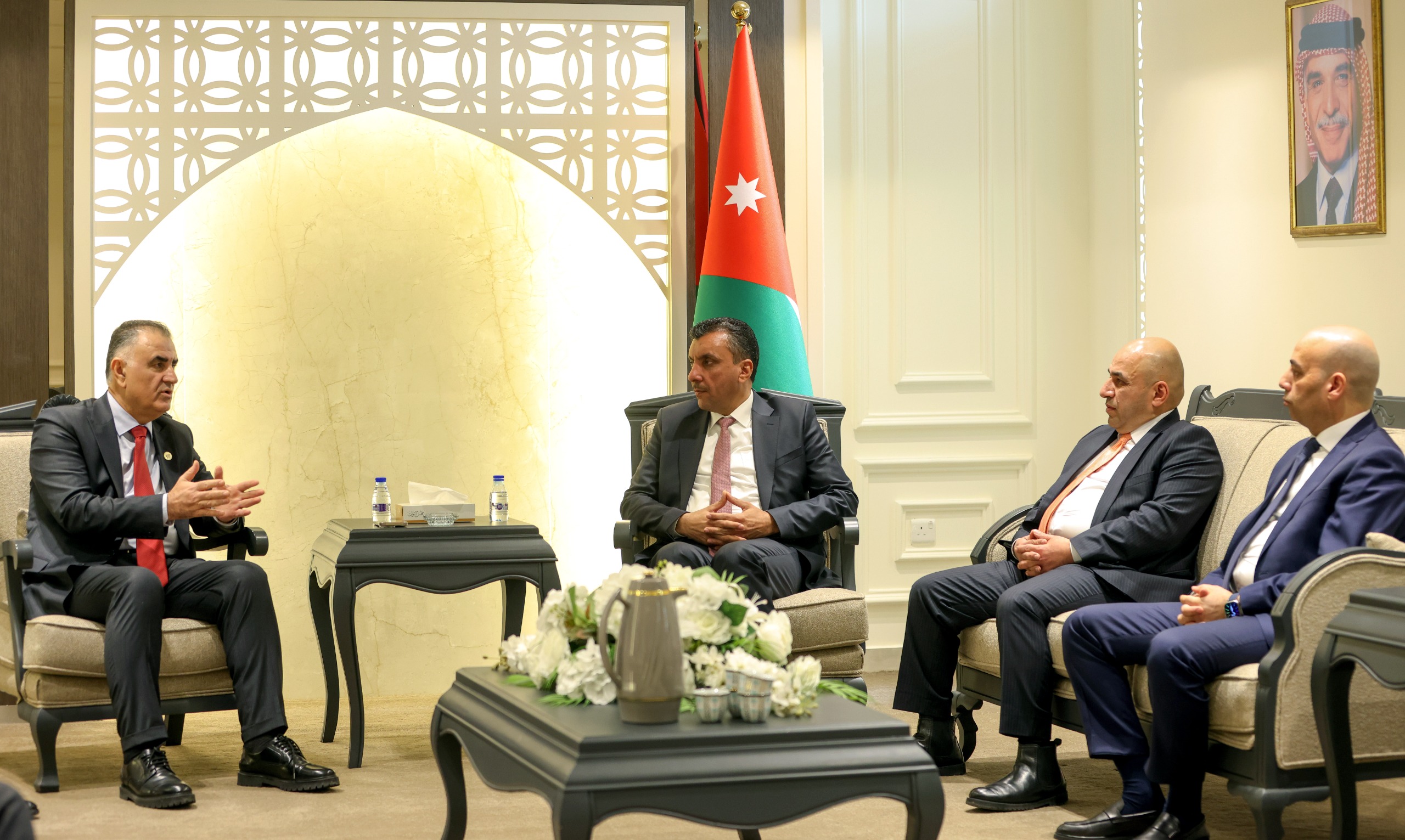 Madar Al-Saa Images 0.7516788855334812