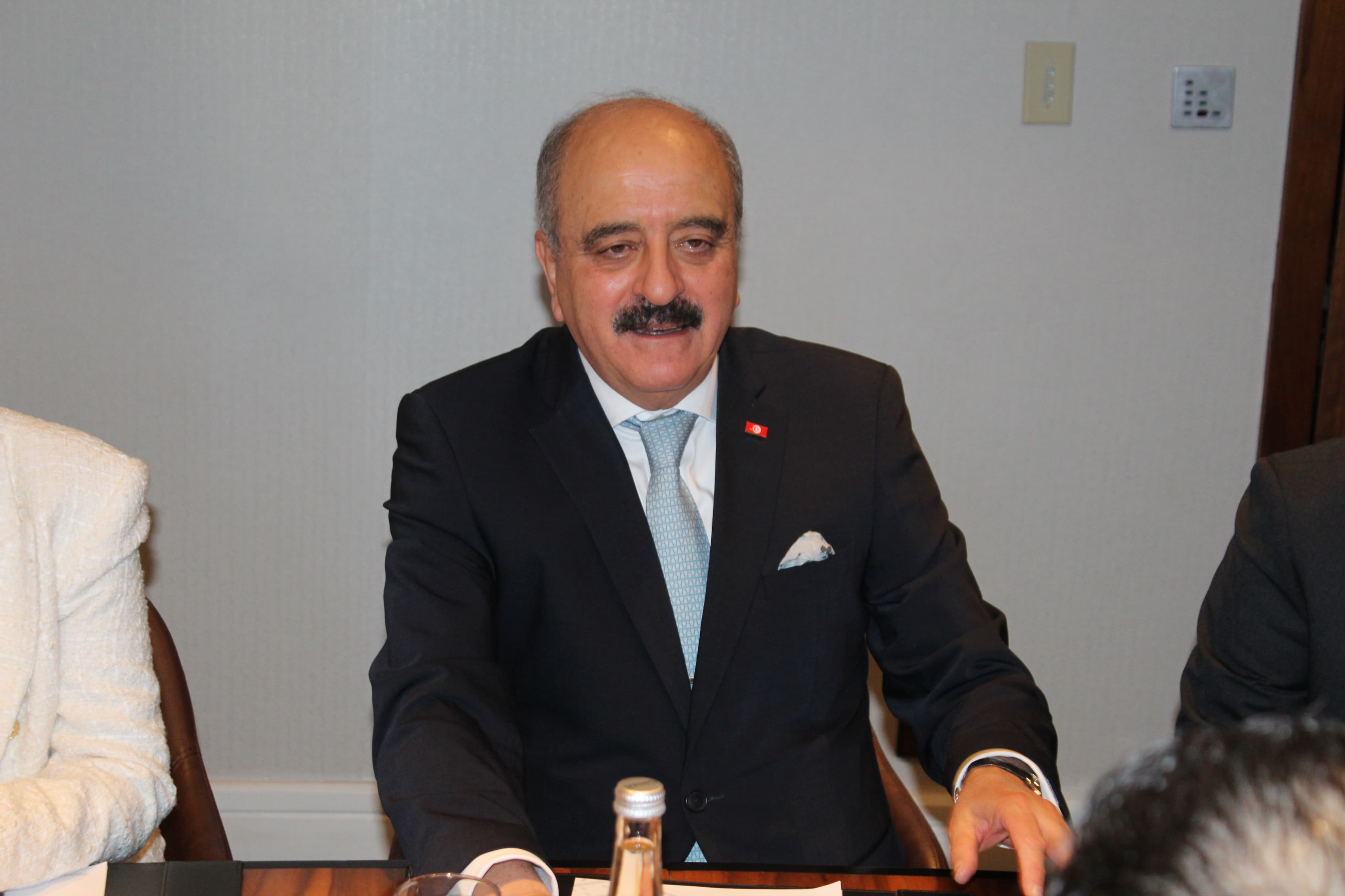 Madar Al-Saa Images 0.544894222869591