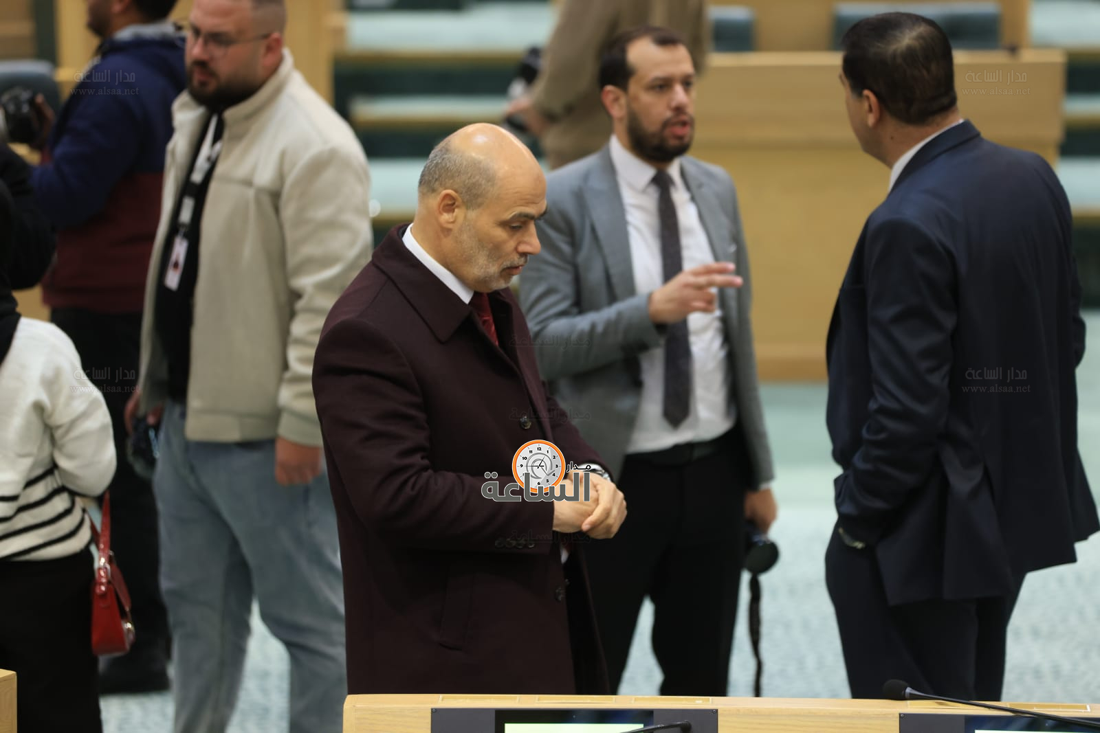 Madar Al-Saa Images 0.35159560644874155