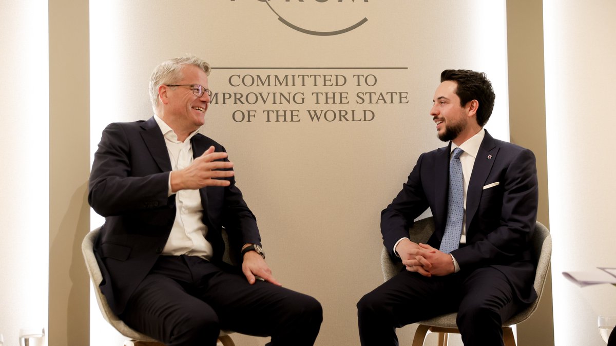 Madar Al-Saa Images 0.7787970382229176