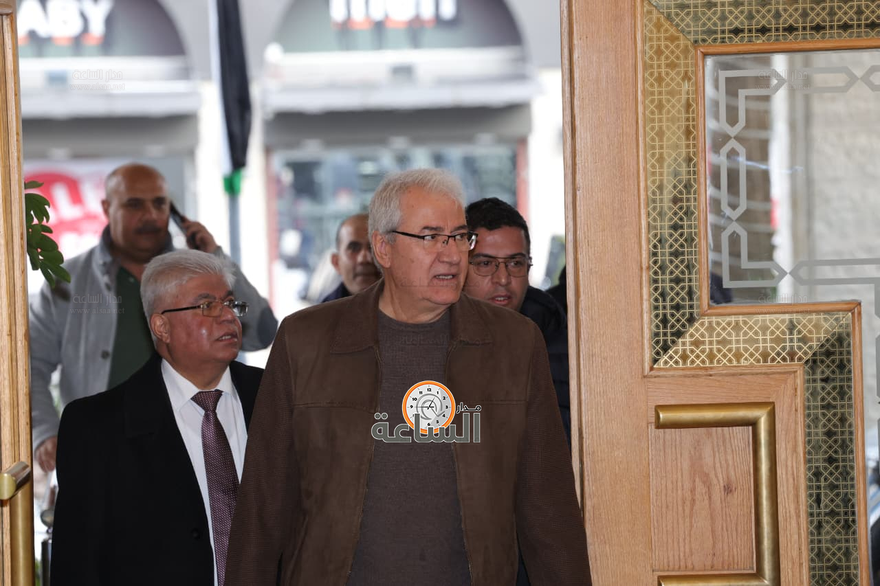 Madar Al-Saa Images 0.4421754285888432