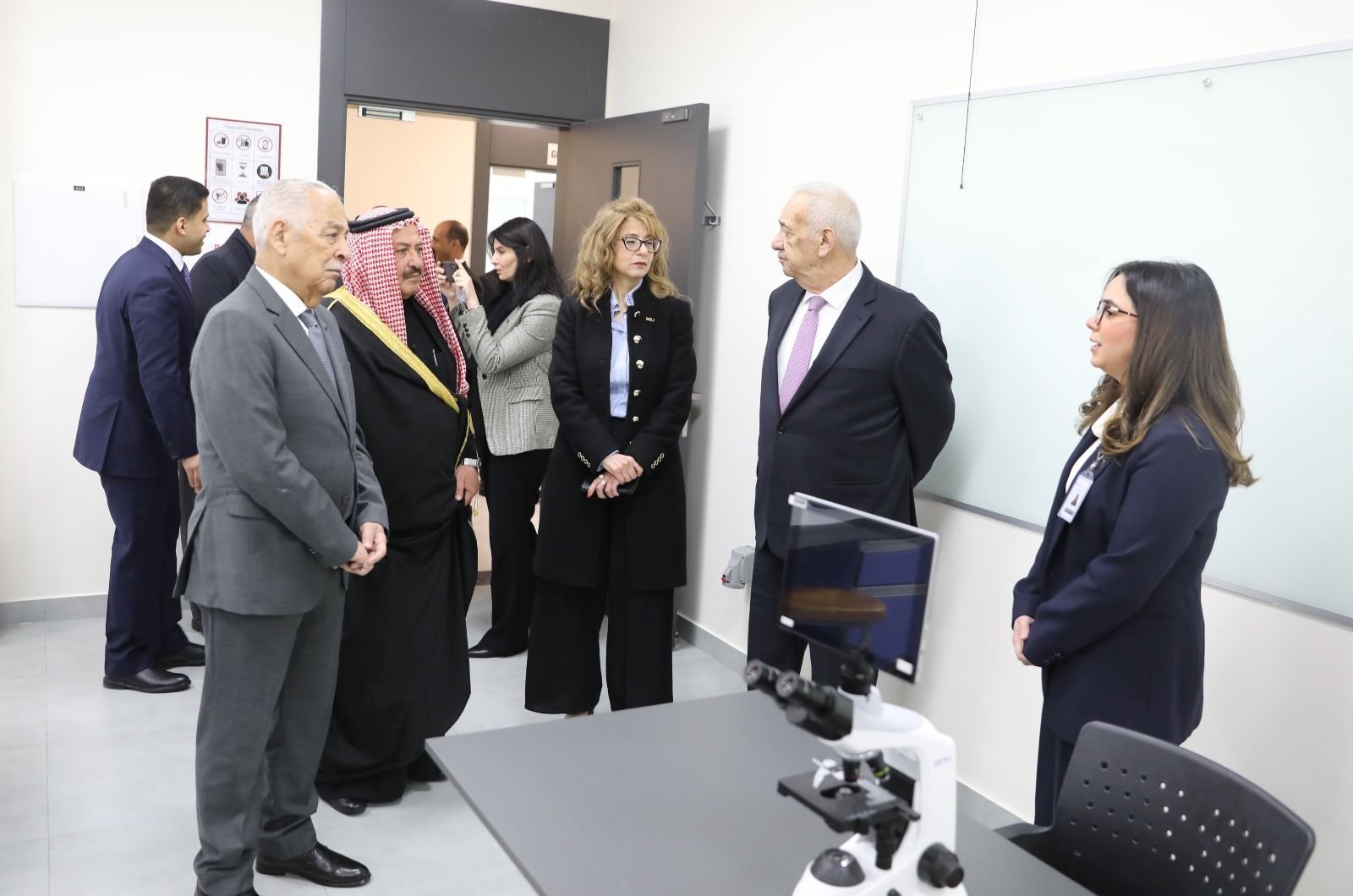 Madar Al-Saa Images 0.024953171947368347