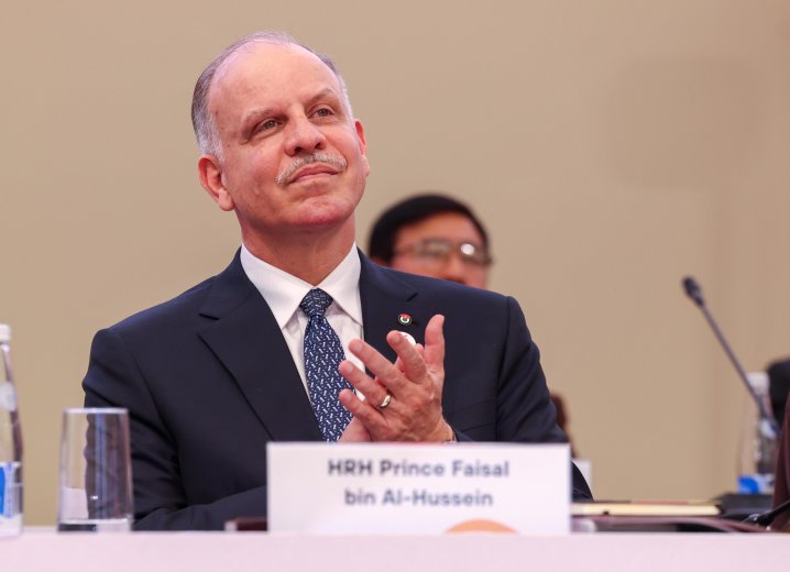 Madar Al-Saa Images 0.577630633636559