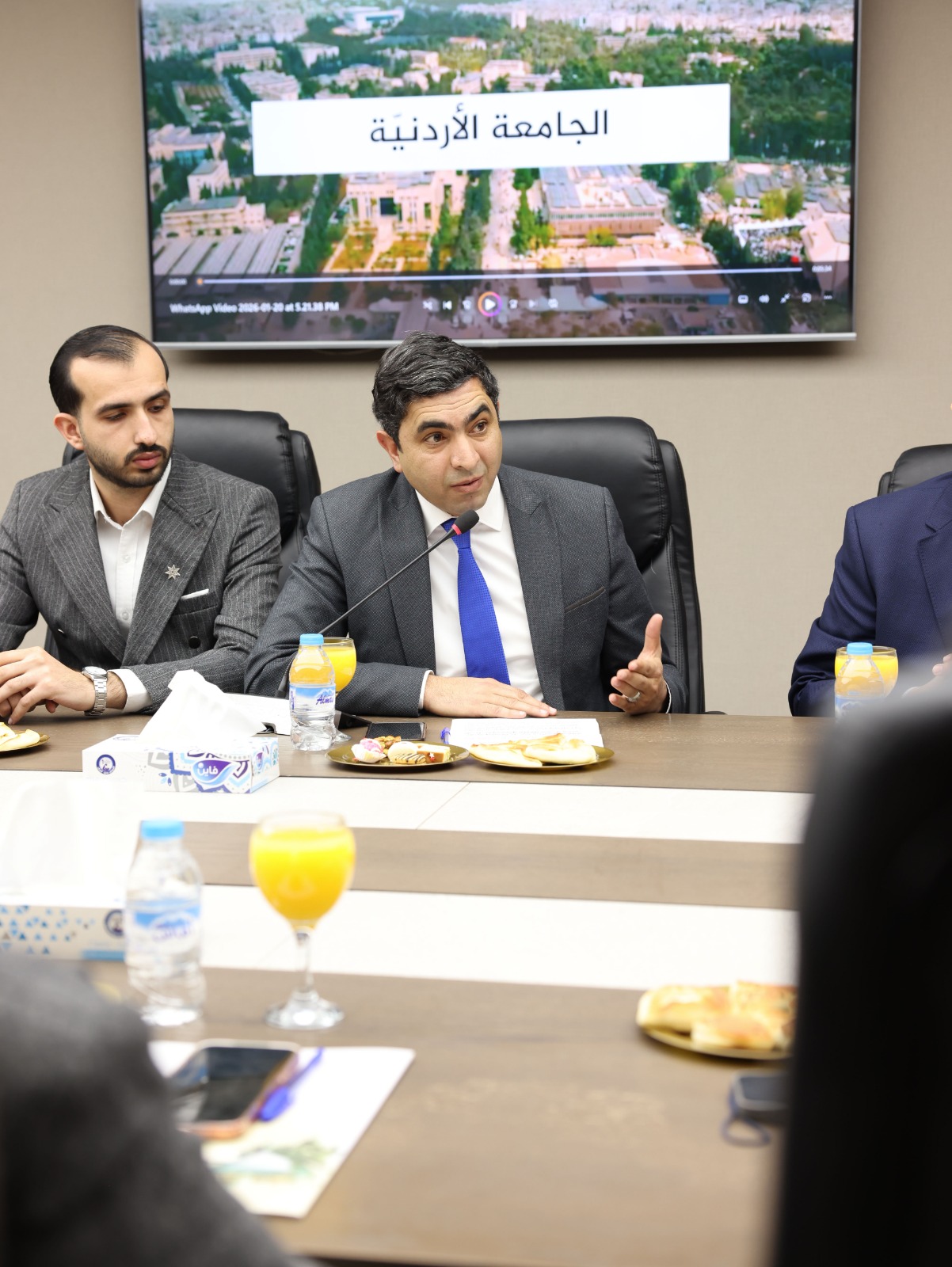 Madar Al-Saa Images 0.9537059438594114