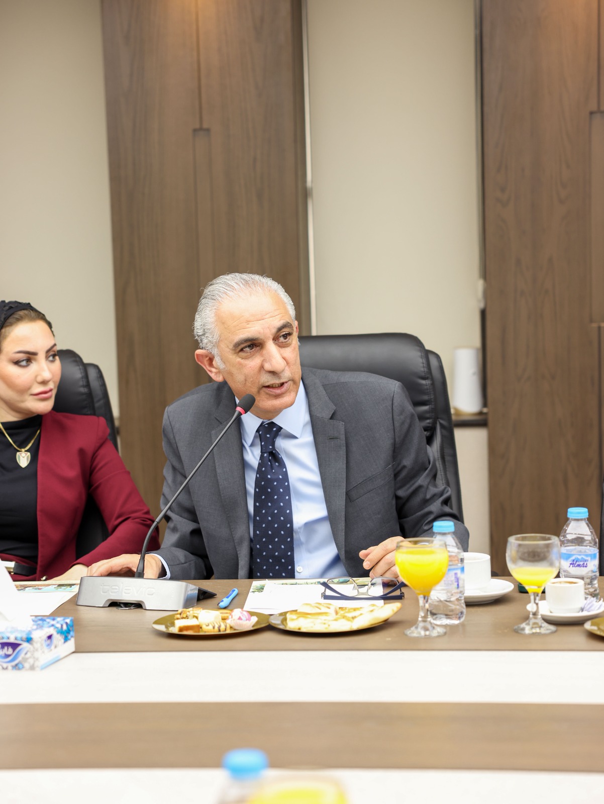 Madar Al-Saa Images 0.8489075365500206