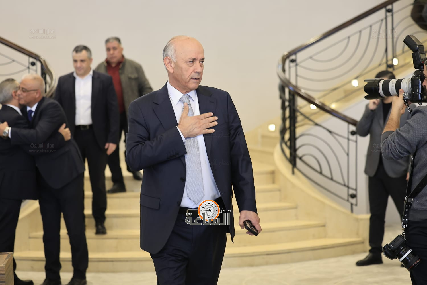 Madar Al-Saa Images 0.9985690190513176