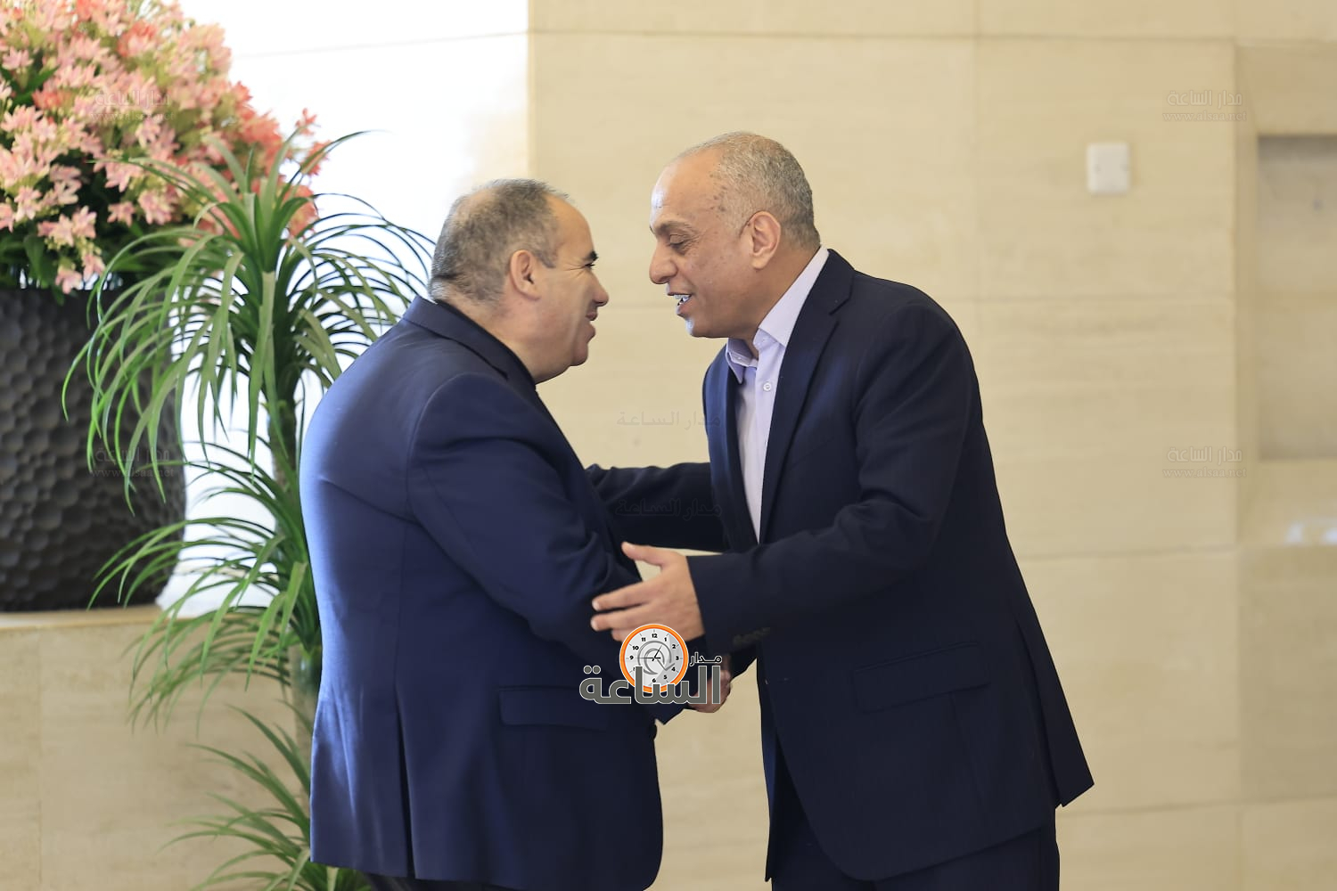 Madar Al-Saa Images 0.24429290297654294