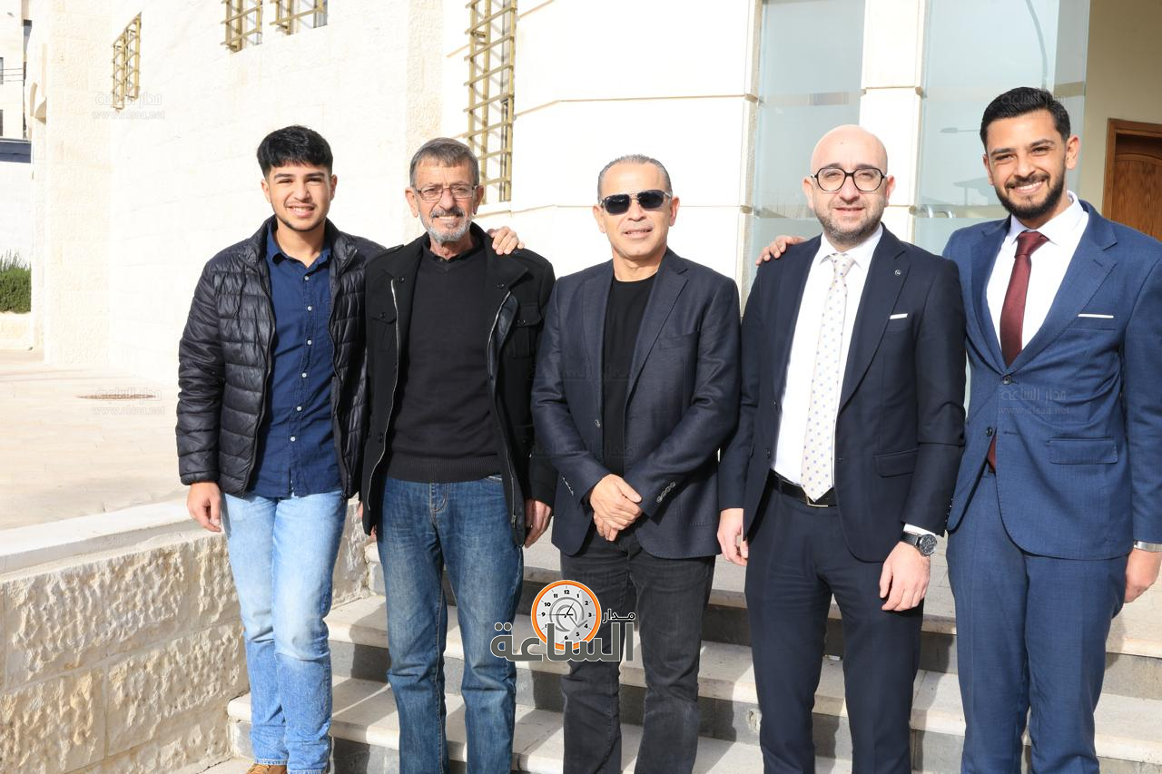 Madar Al-Saa Images 0.9588566706985511