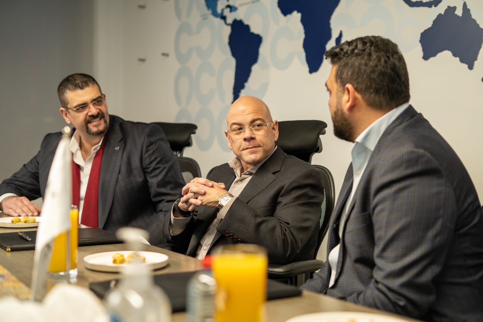 Madar Al-Saa Images 0.47823248022175535