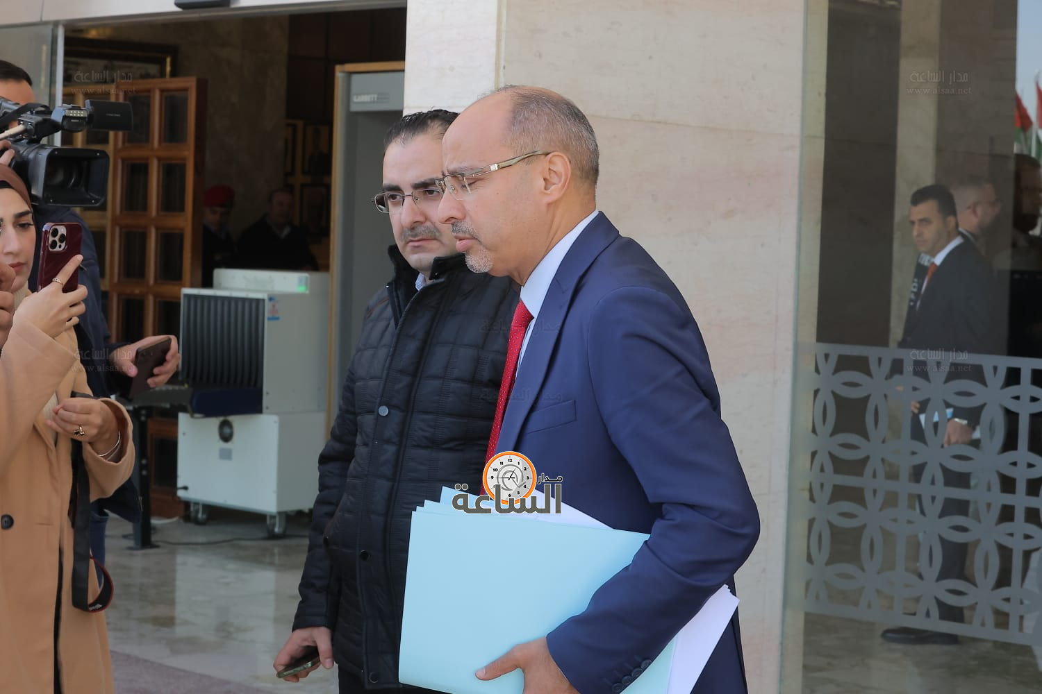 Madar Al-Saa Images 0.9351940087658415