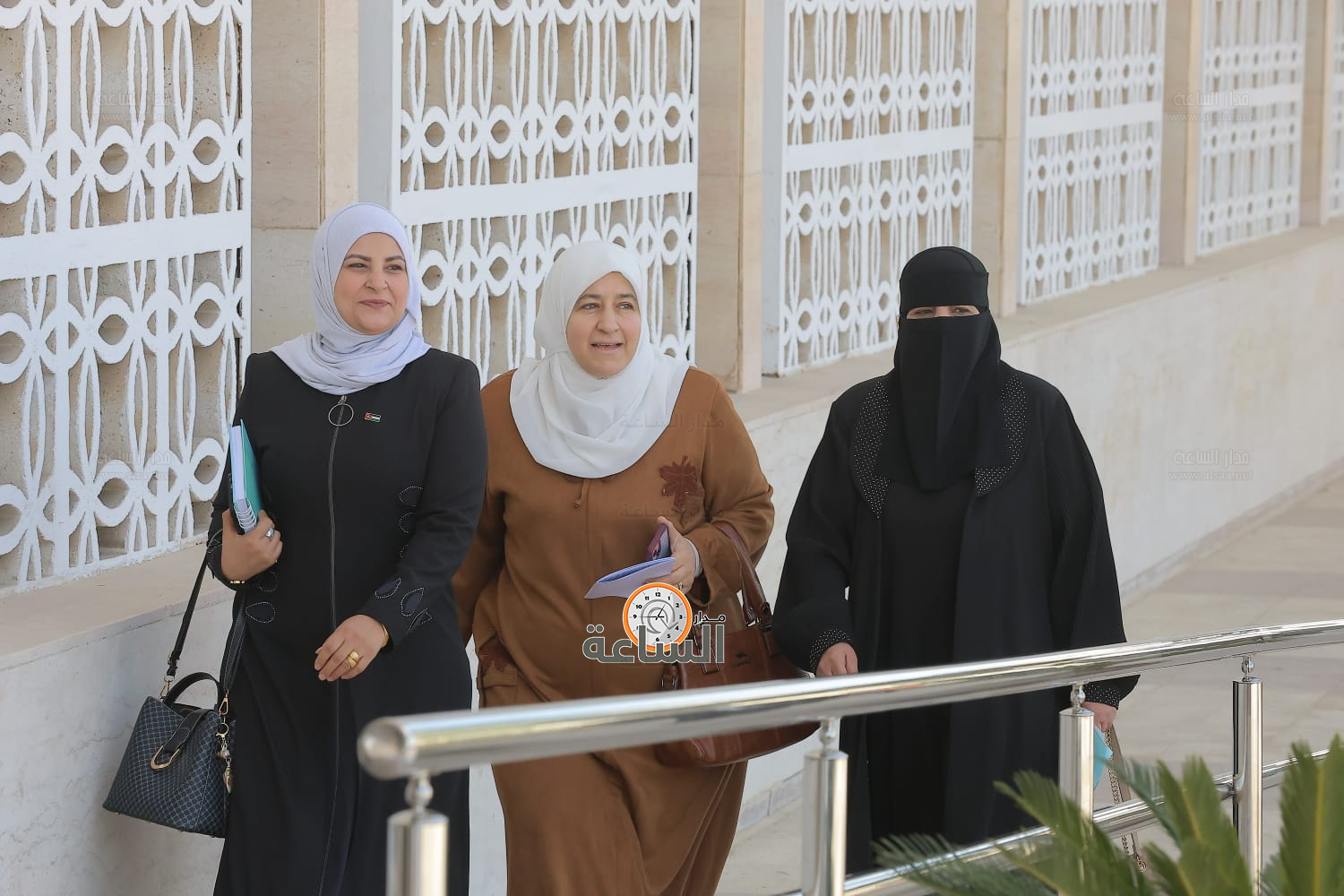 Madar Al-Saa Images 0.9765343143766465