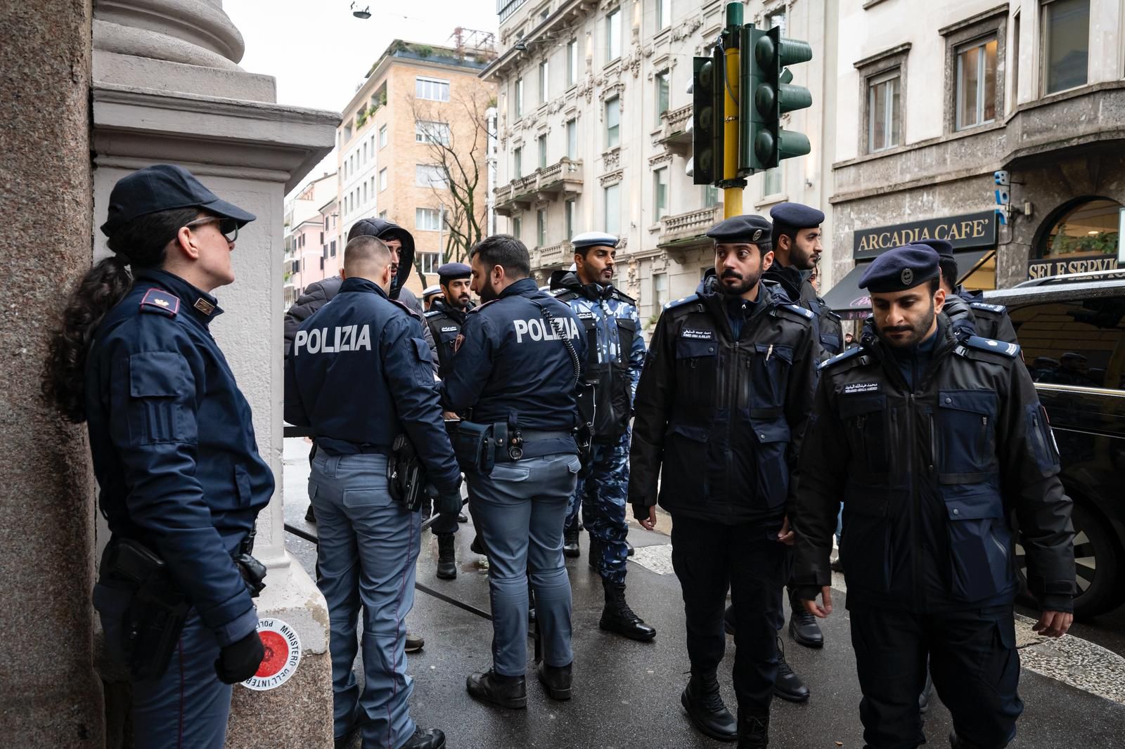 Madar Al-Saa Images 0.8763137234870246