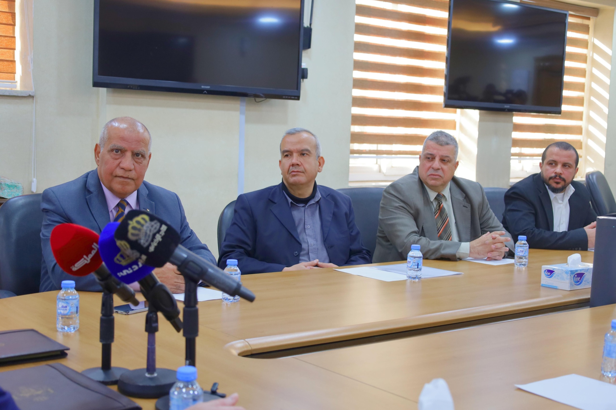 Madar Al-Saa Images 0.002946357517662923