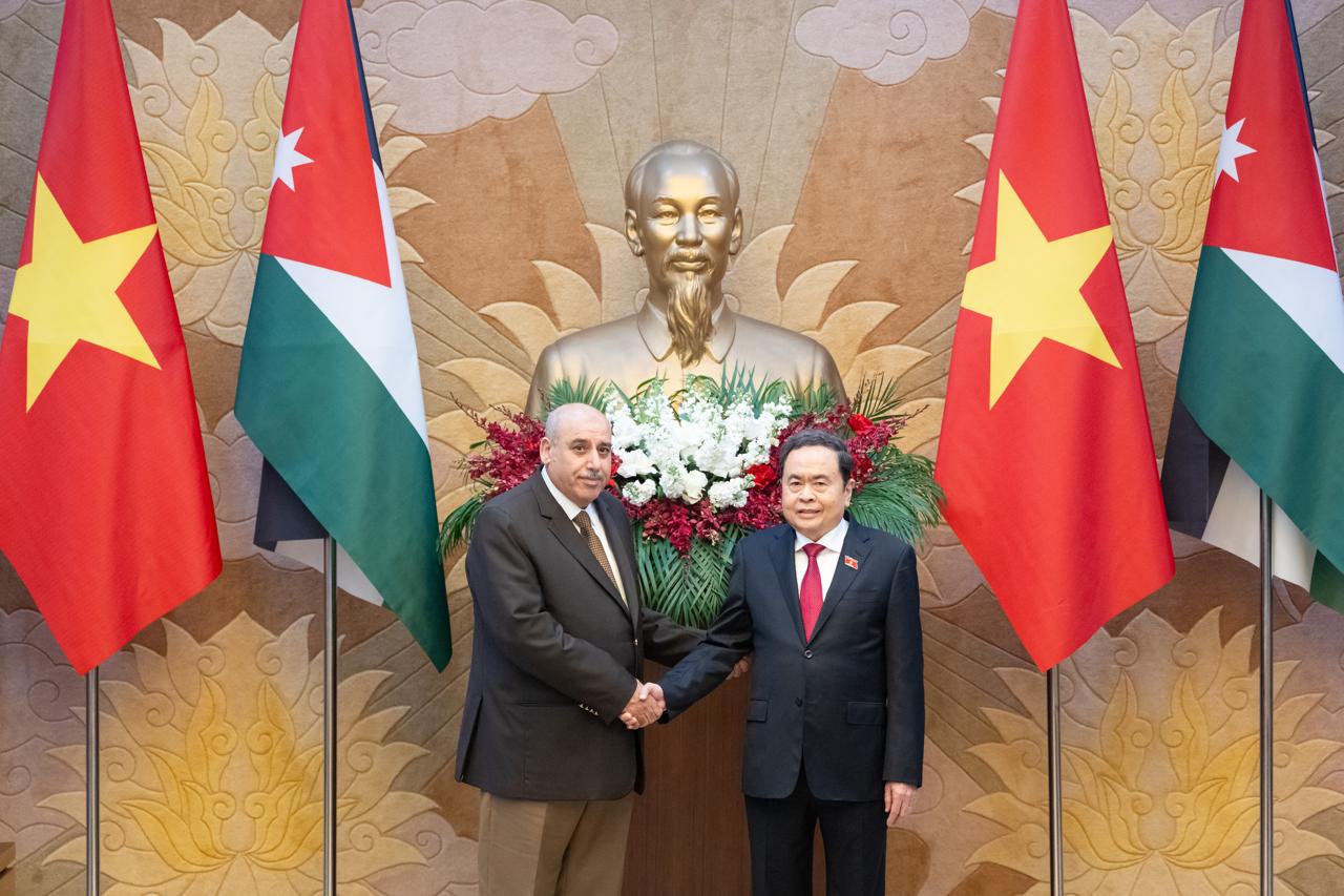 Madar Al-Saa Images 0.34087417404909315