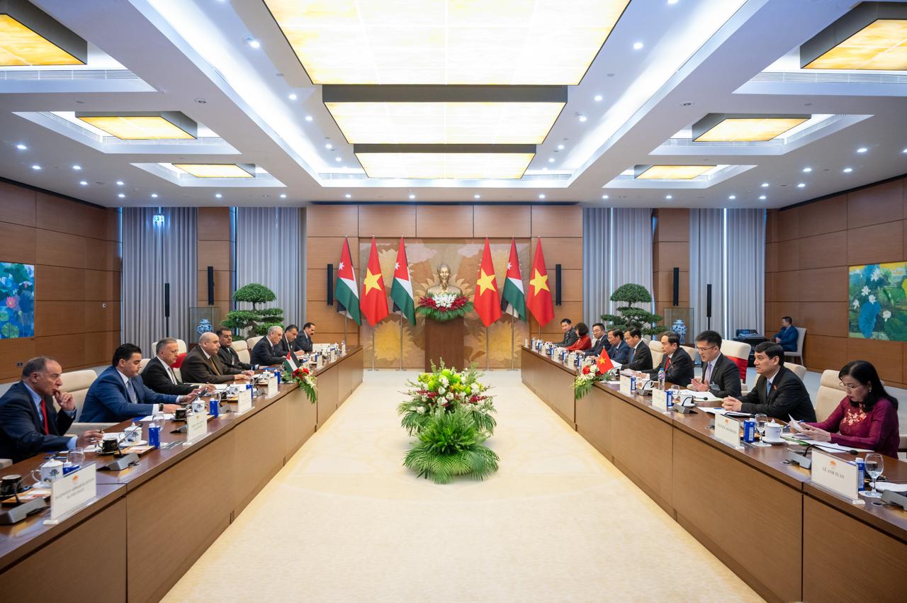 Madar Al-Saa Images 0.523408648612638