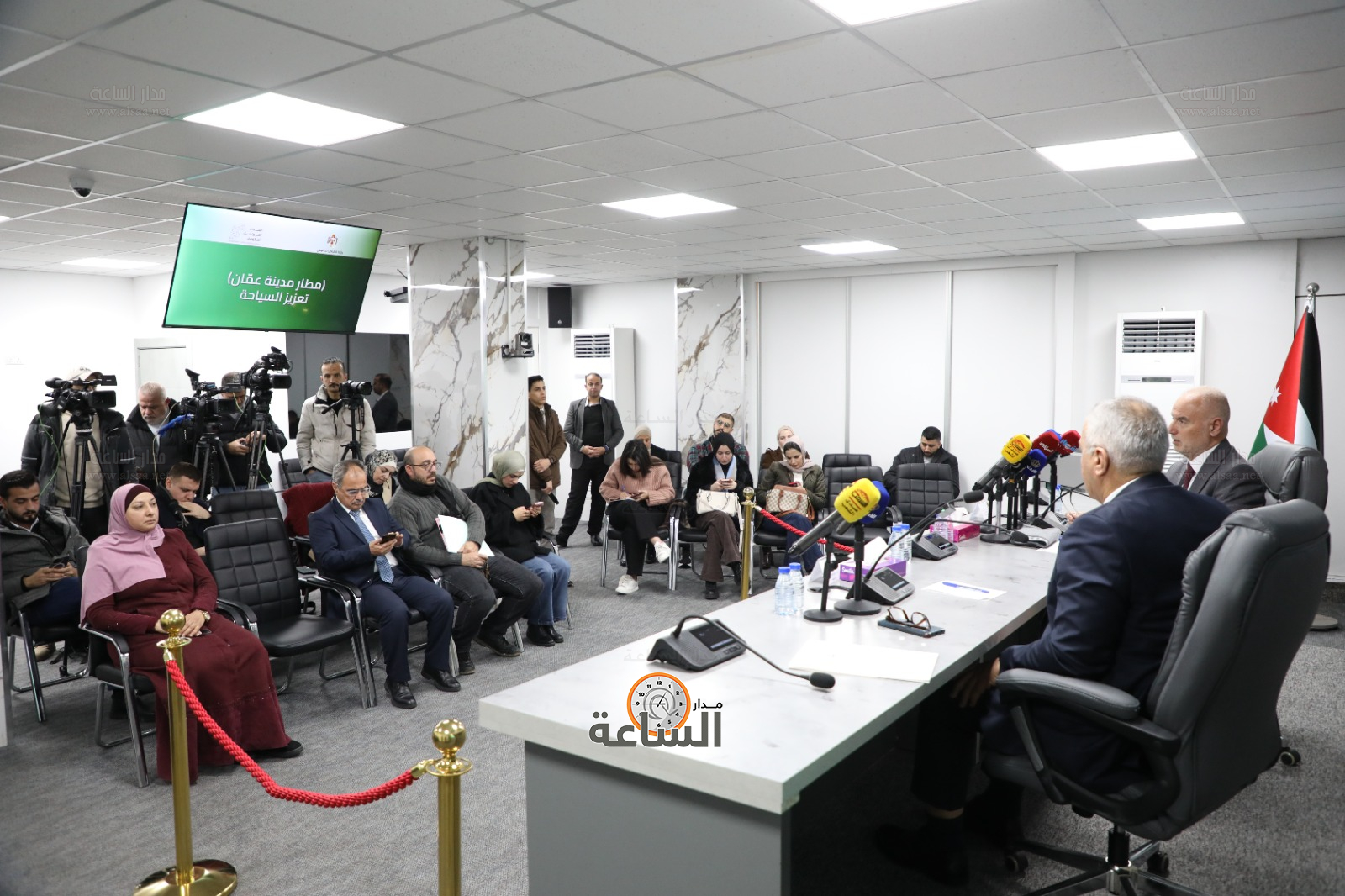 Madar Al-Saa Images 0.8991086606154822