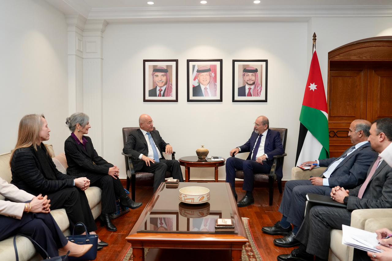 Madar Al-Saa Images 0.7328105884656262