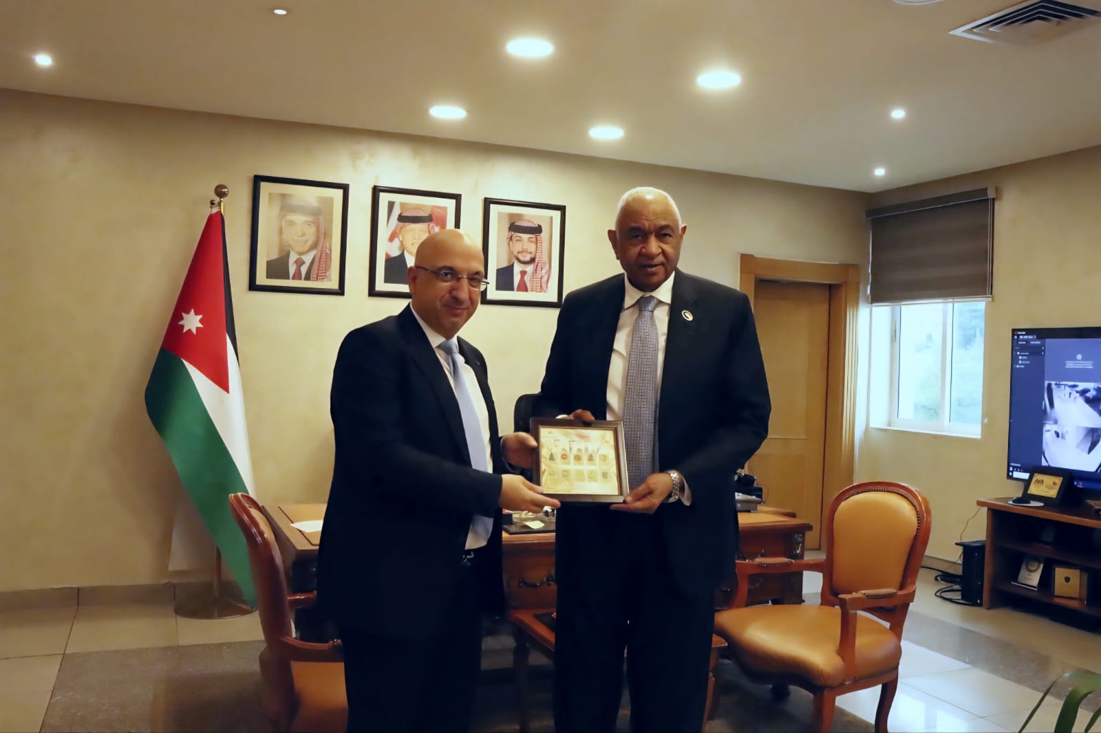 Madar Al-Saa Images 0.9196619015982168