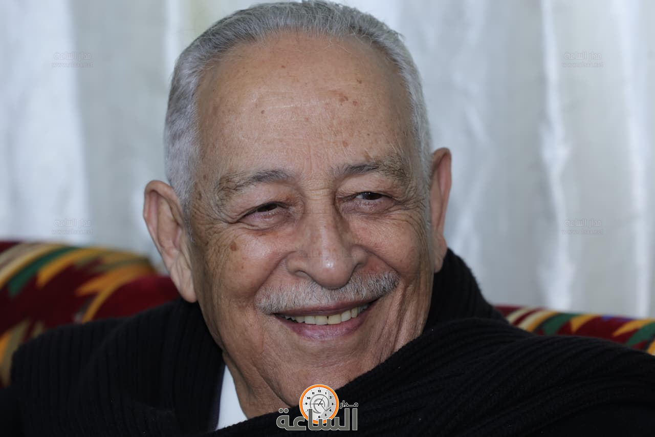 Madar Al-Saa Images 0.8905496767284179