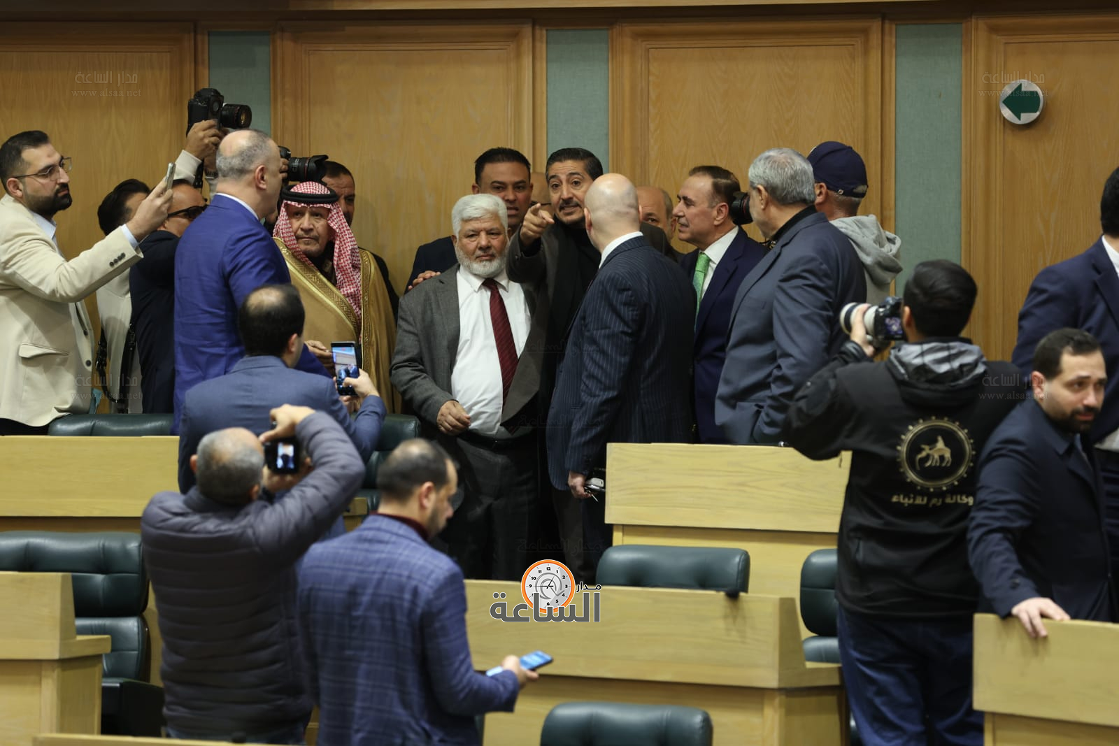 Madar Al-Saa Images 0.6986998093529002