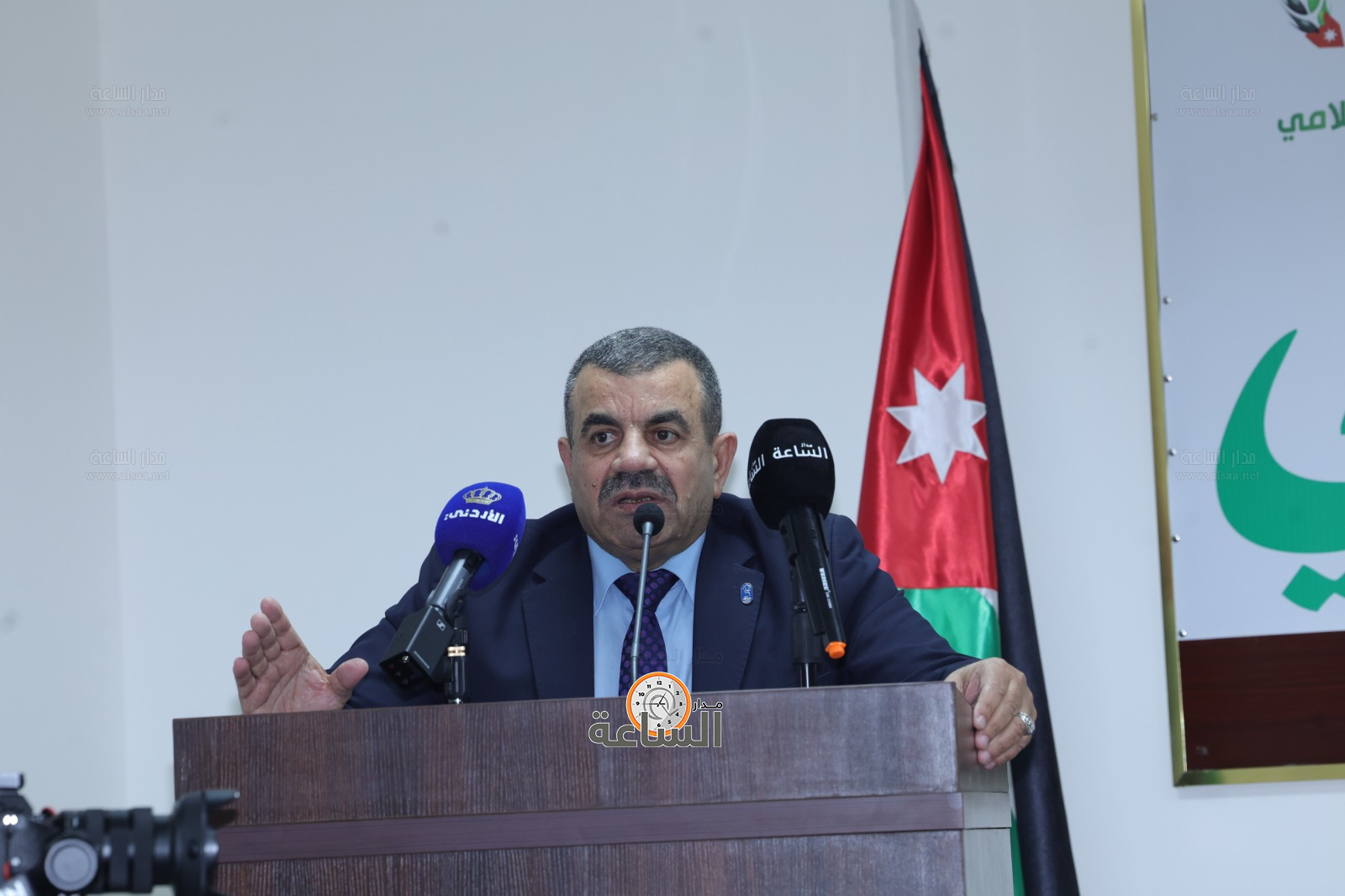 Madar Al-Saa Images 0.21882599359627375