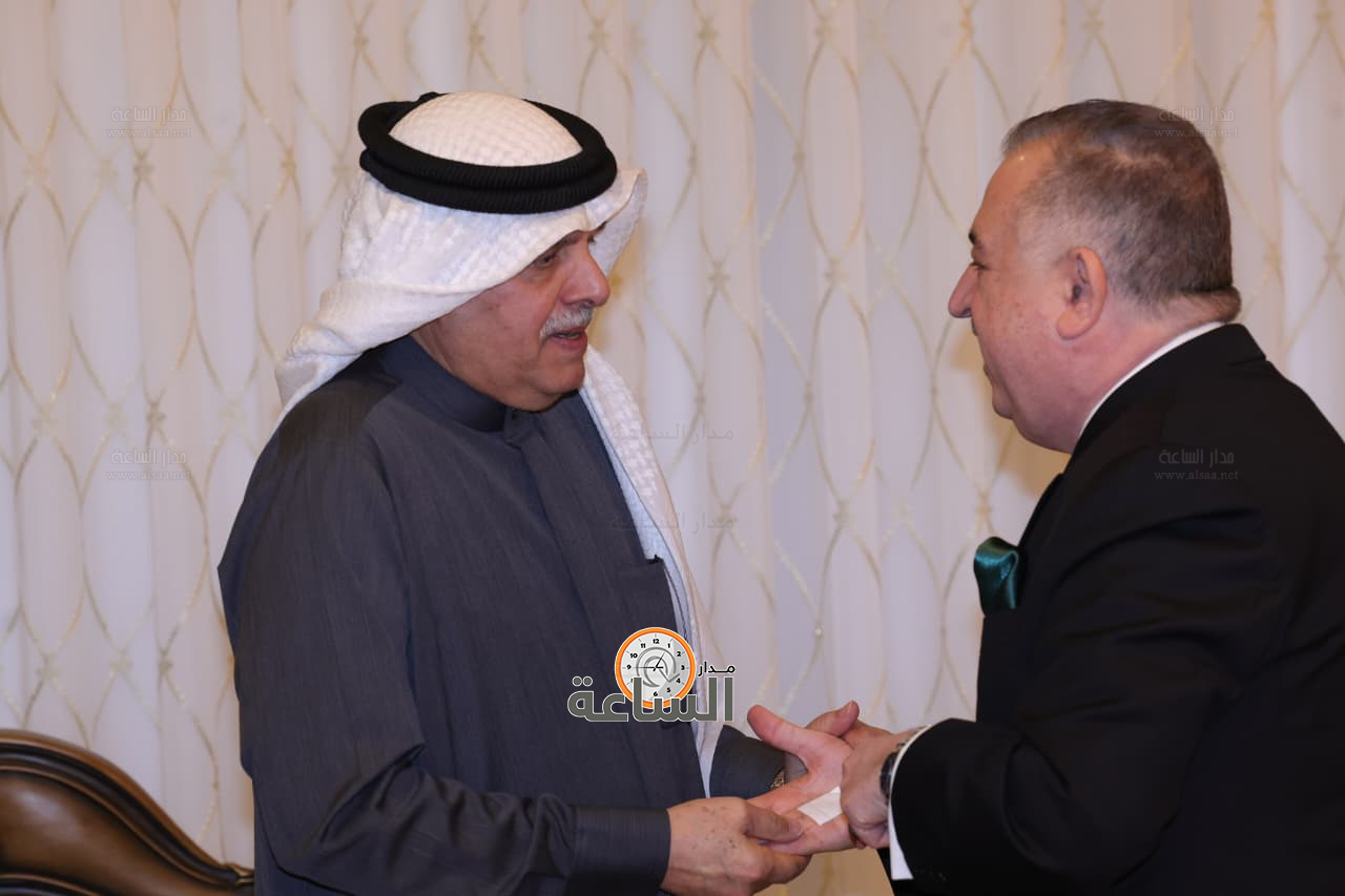 Madar Al-Saa Images 0.9997643297754619