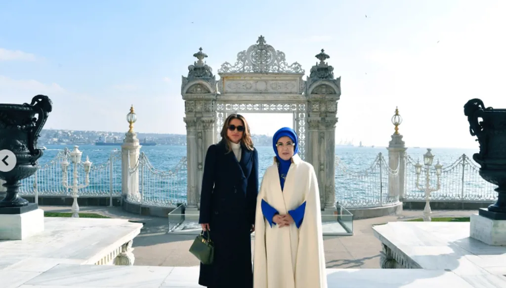 Madar Al-Saa Images 0.2522198477050114