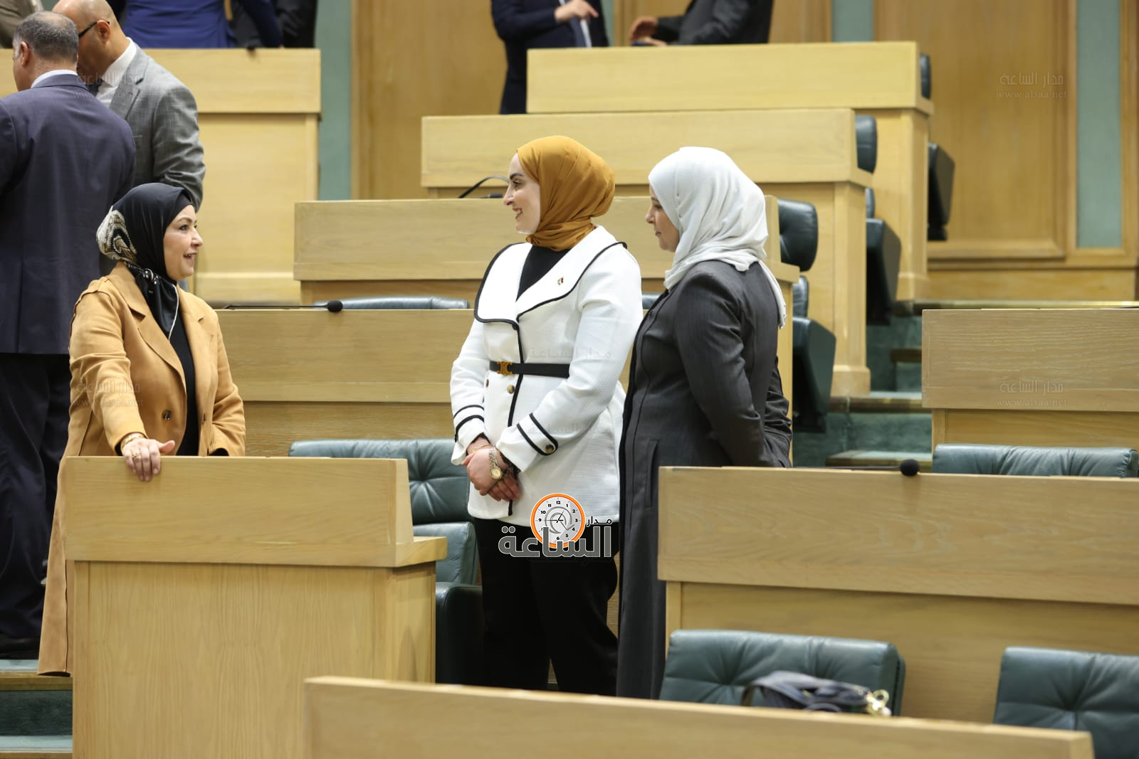 Madar Al-Saa Images 0.3817909362345504