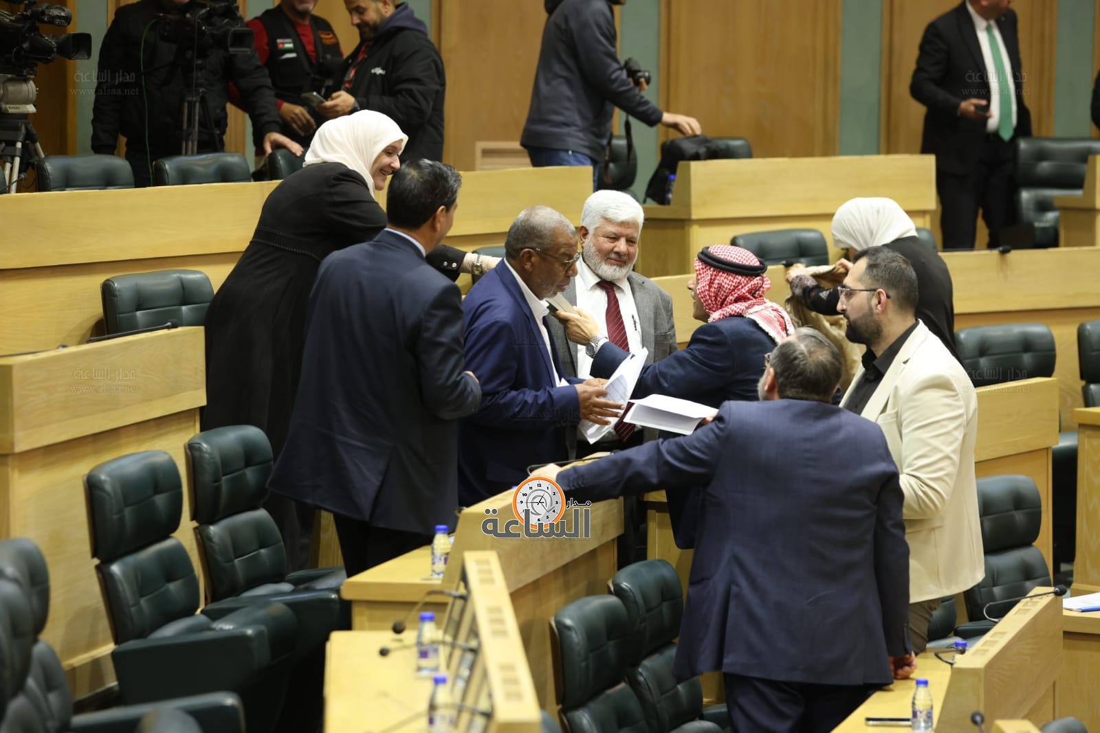 Madar Al-Saa Images 0.4171427174148258