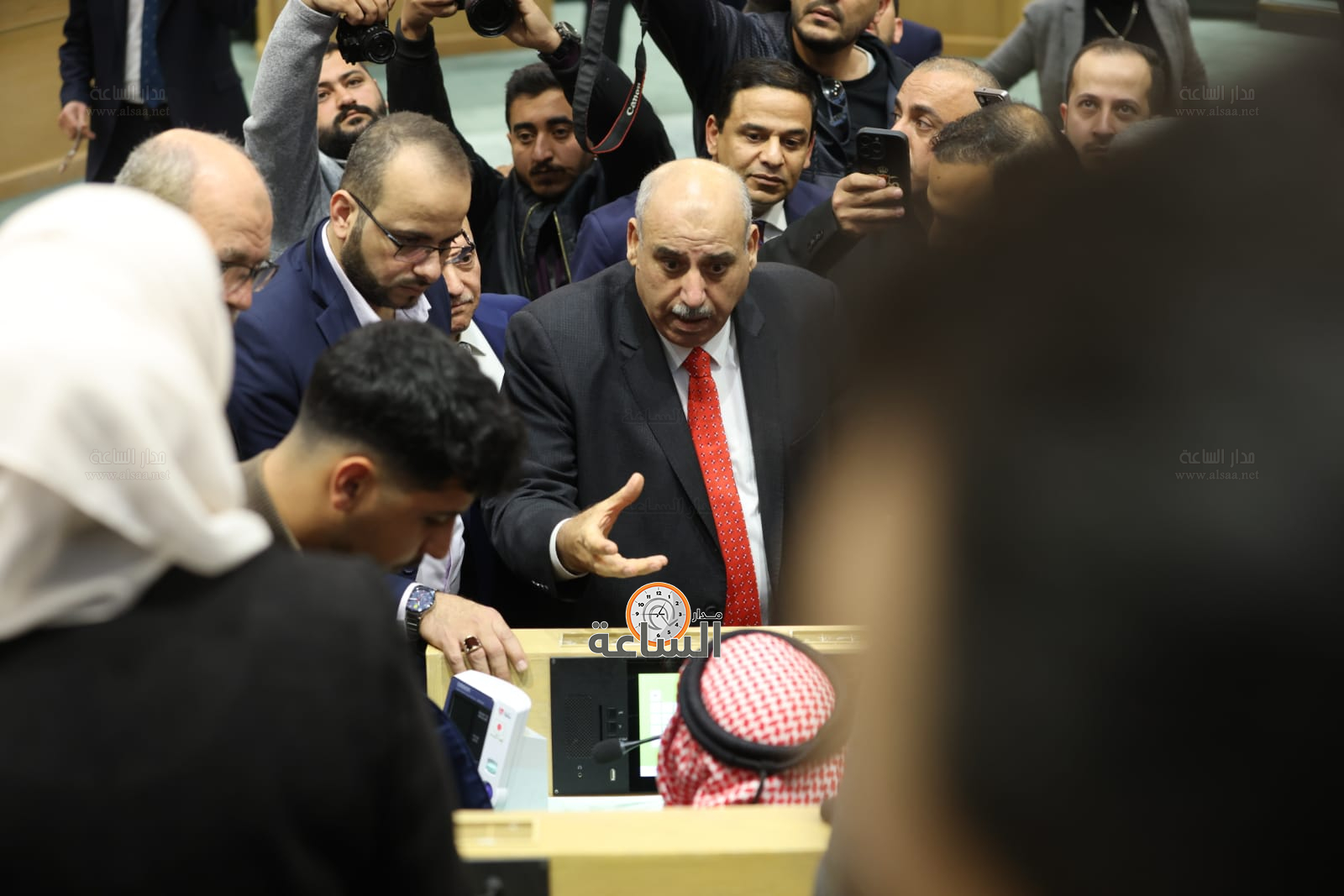 Madar Al-Saa Images 0.37957952592461963