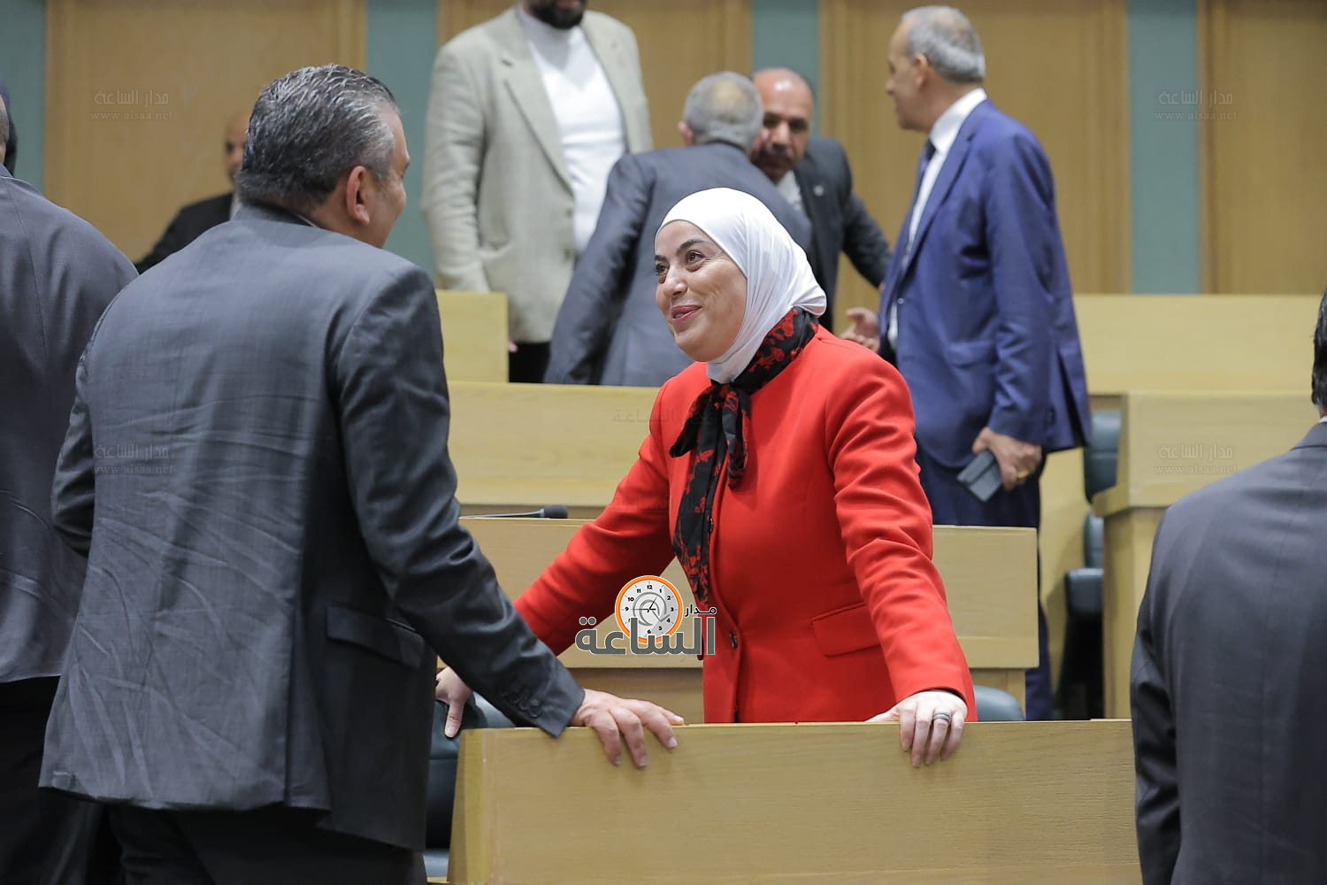 Madar Al-Saa Images 0.7907992638962431