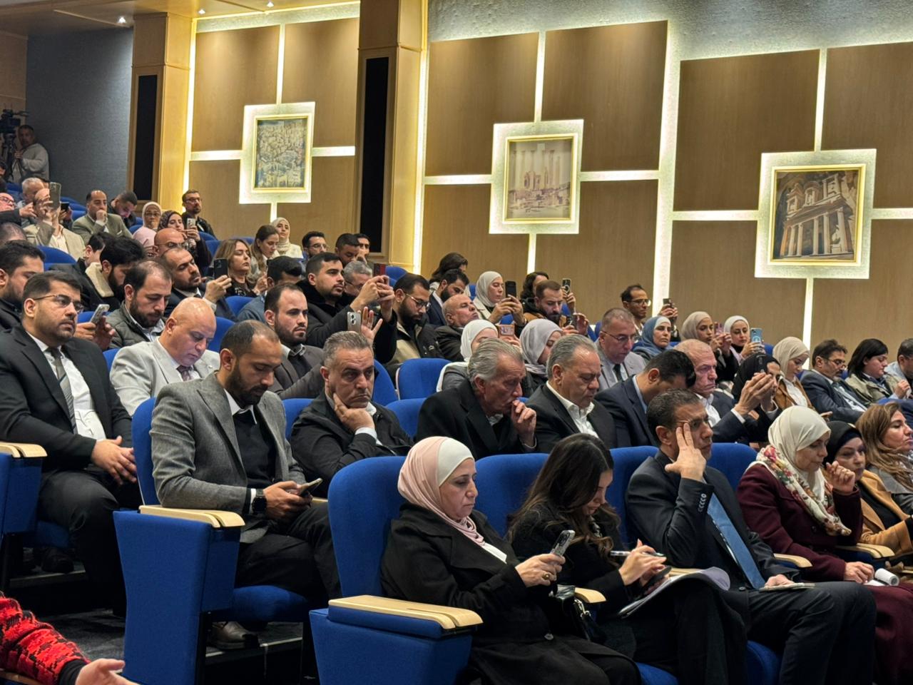 Madar Al-Saa Images 0.7597517867021583