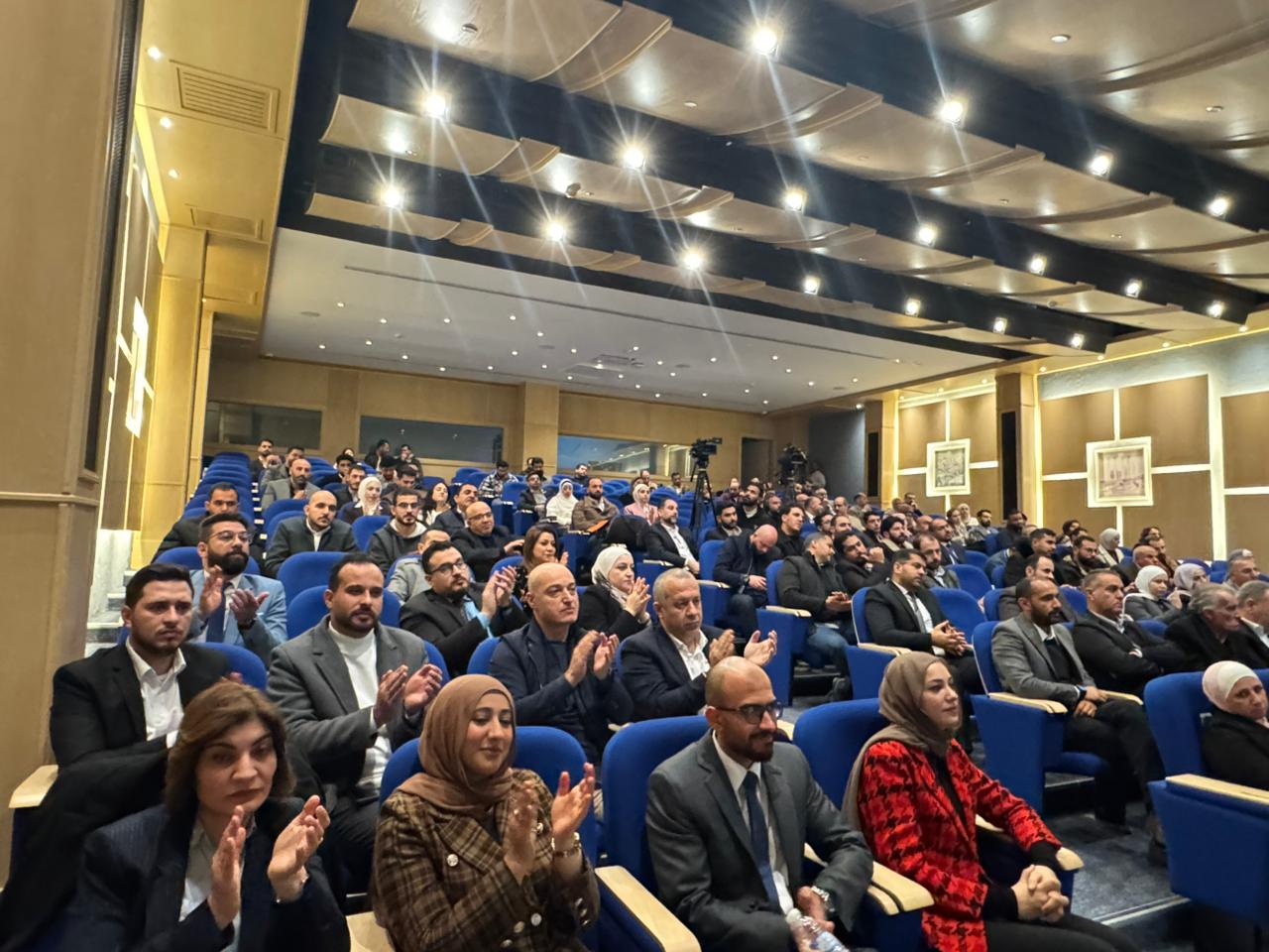 Madar Al-Saa Images 0.4192302544557003