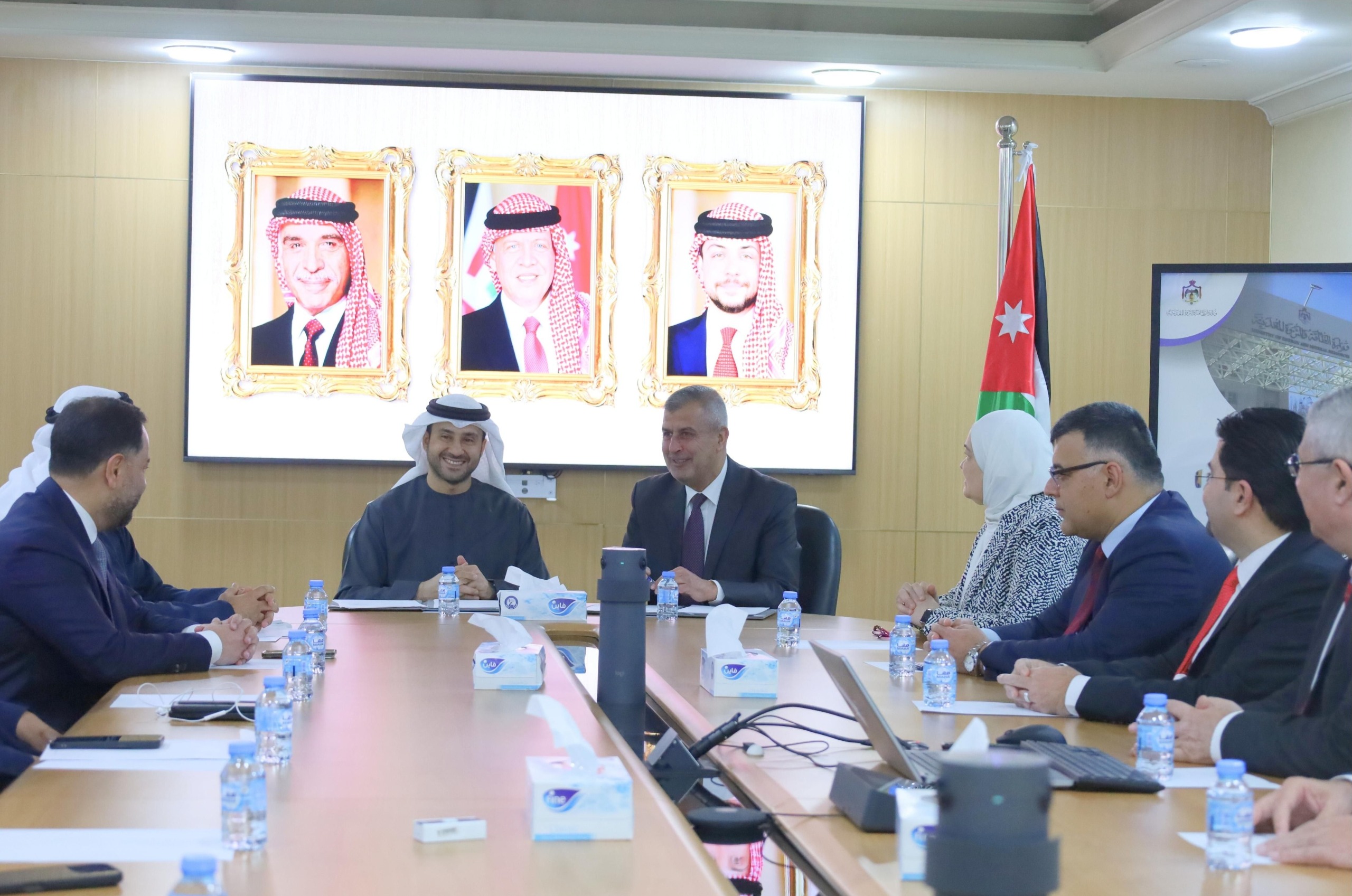 Madar Al-Saa Images 0.16249436502801462