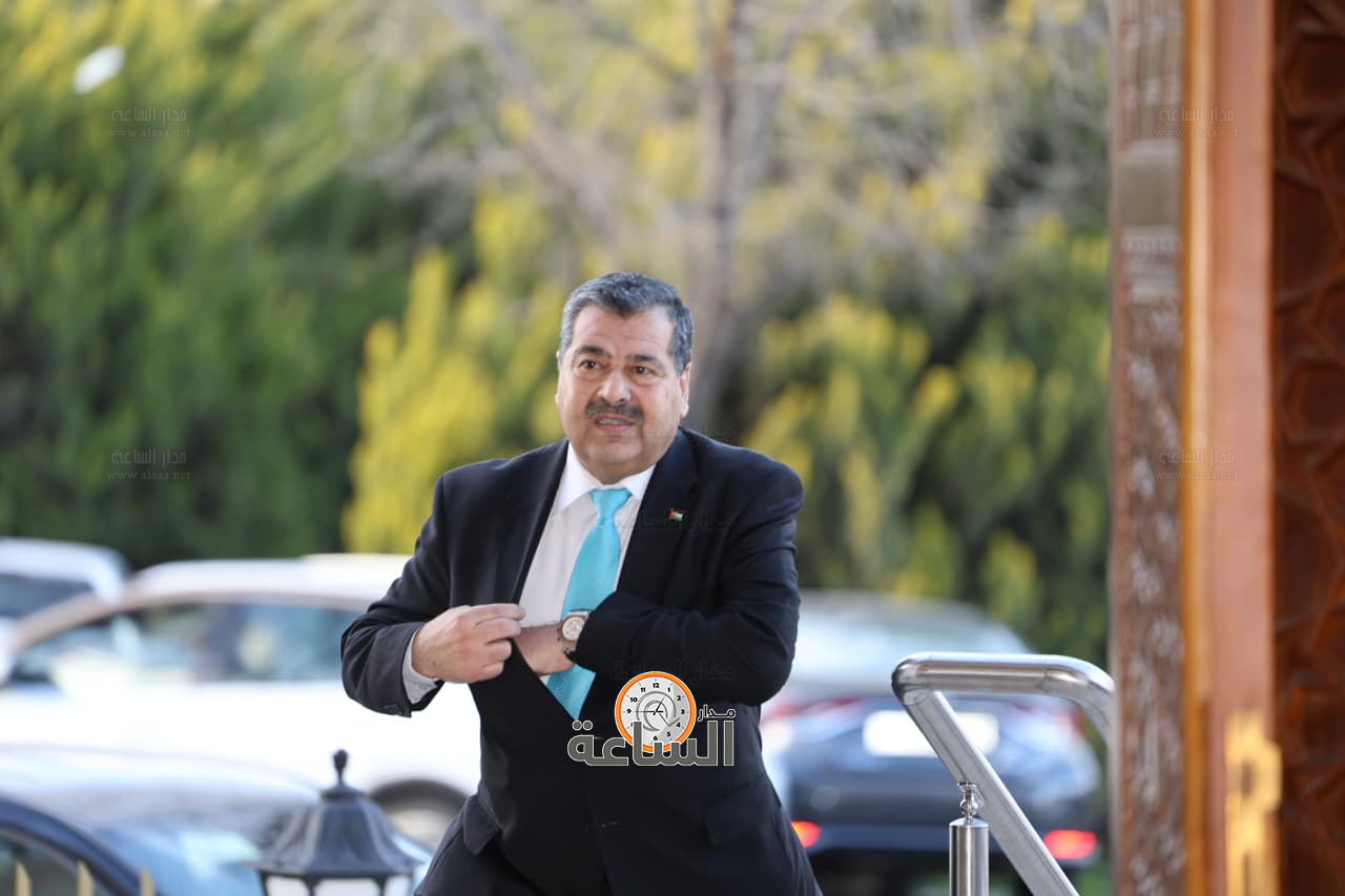 Madar Al-Saa Images 0.49326475844537165