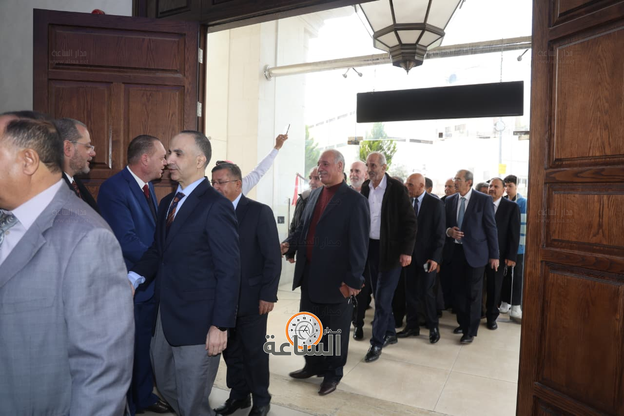 Madar Al-Saa Images 0.8161765280621968