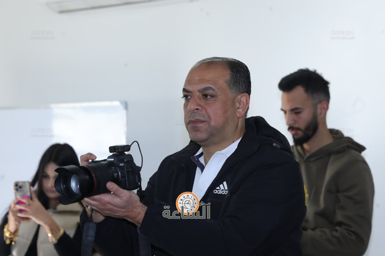 Madar Al-Saa Images 0.667376618438842