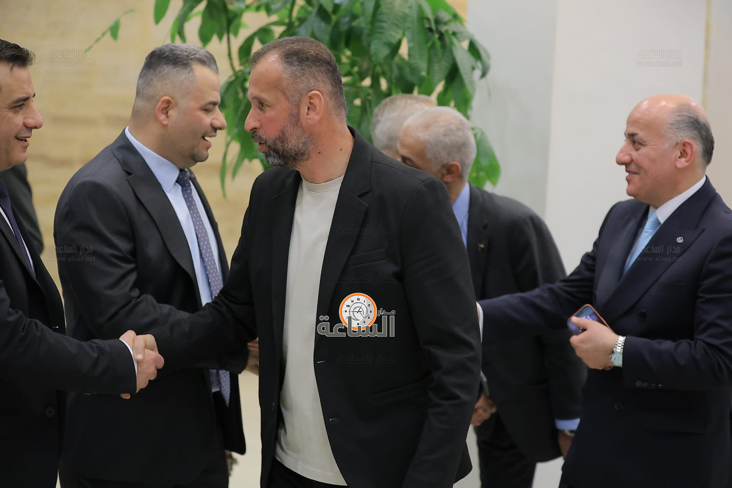 Madar Al-Saa Images 0.852626553848126