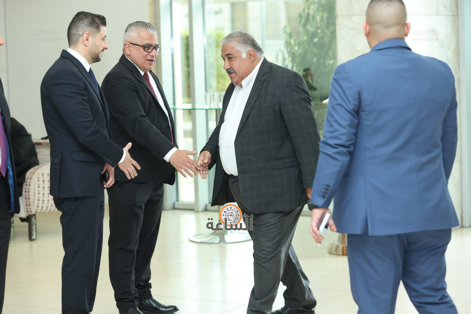 Madar Al-Saa Images 0.534603975853567