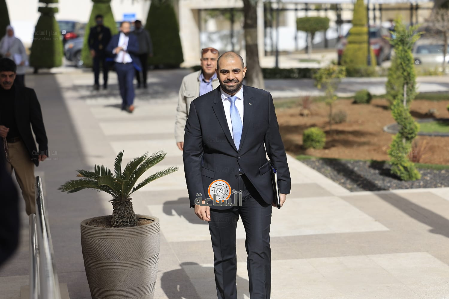 Madar Al-Saa Images 0.4157874138168046