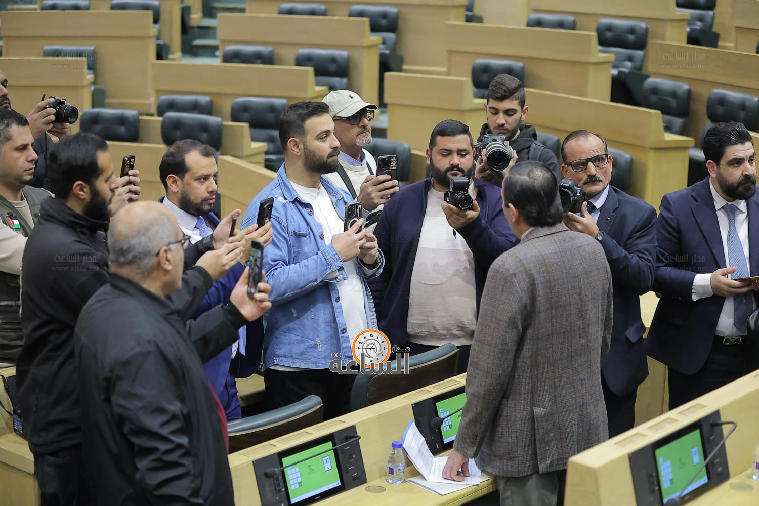 Madar Al-Saa Images 0.6495614152958585