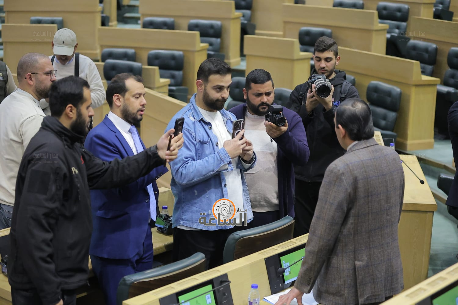 Madar Al-Saa Images 0.627166735897952