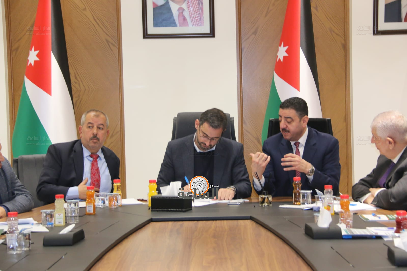 Madar Al-Saa Images 0.4961824367846057