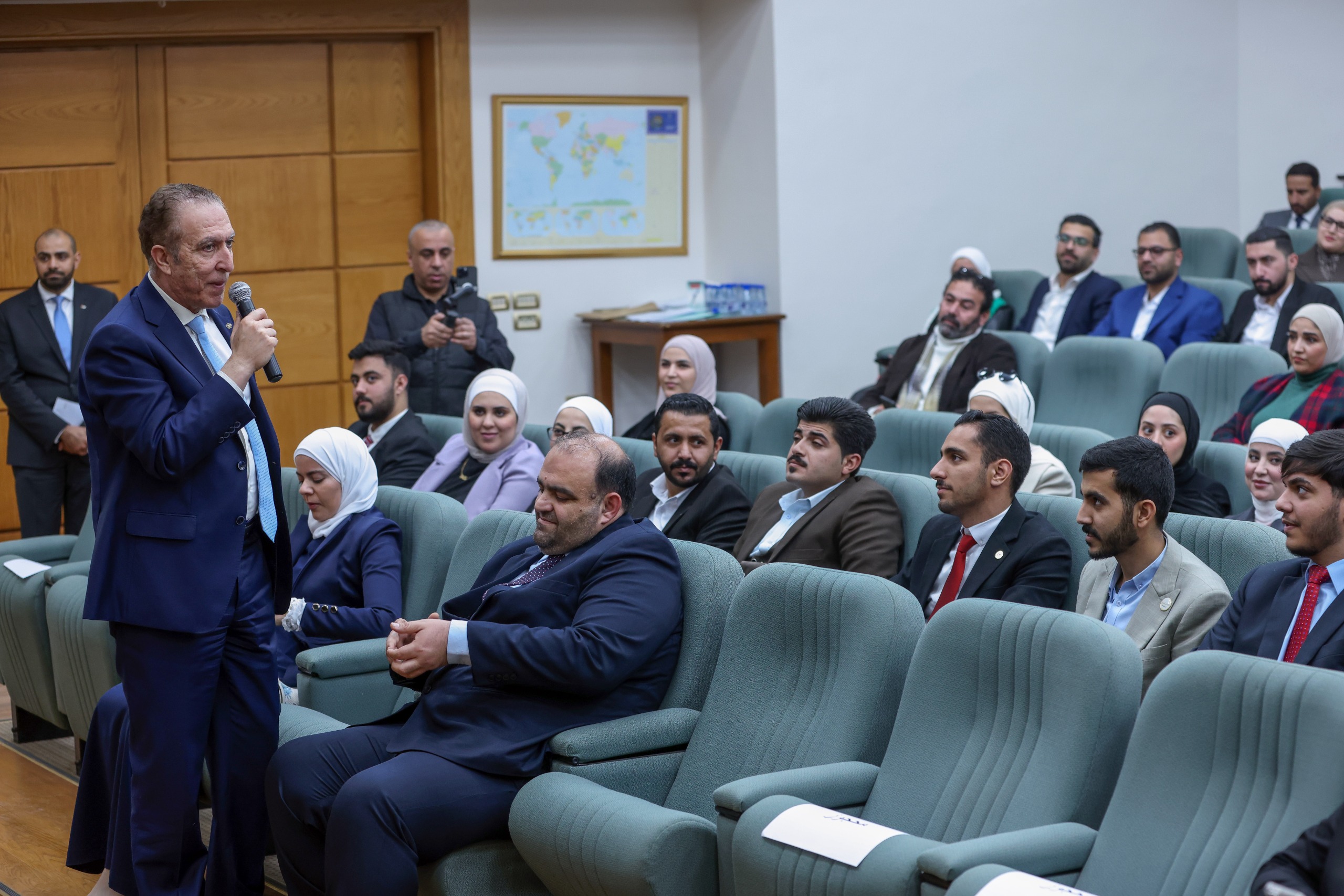 Madar Al-Saa Images 0.7252320649649081