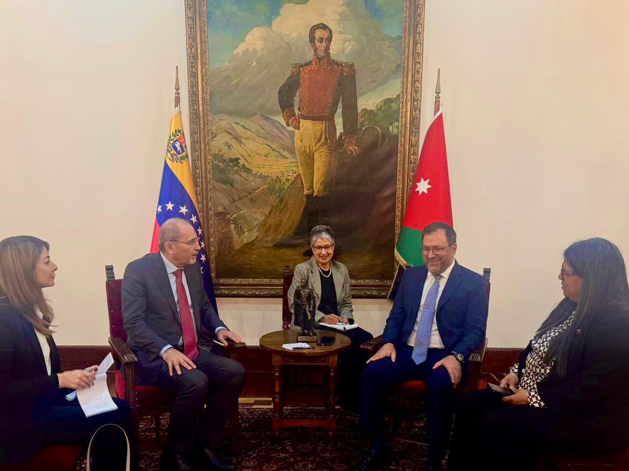 Madar Al-Saa Images 0.9142973240246074