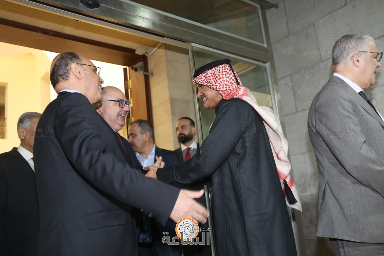 Madar Al-Saa Images 0.916698530493121