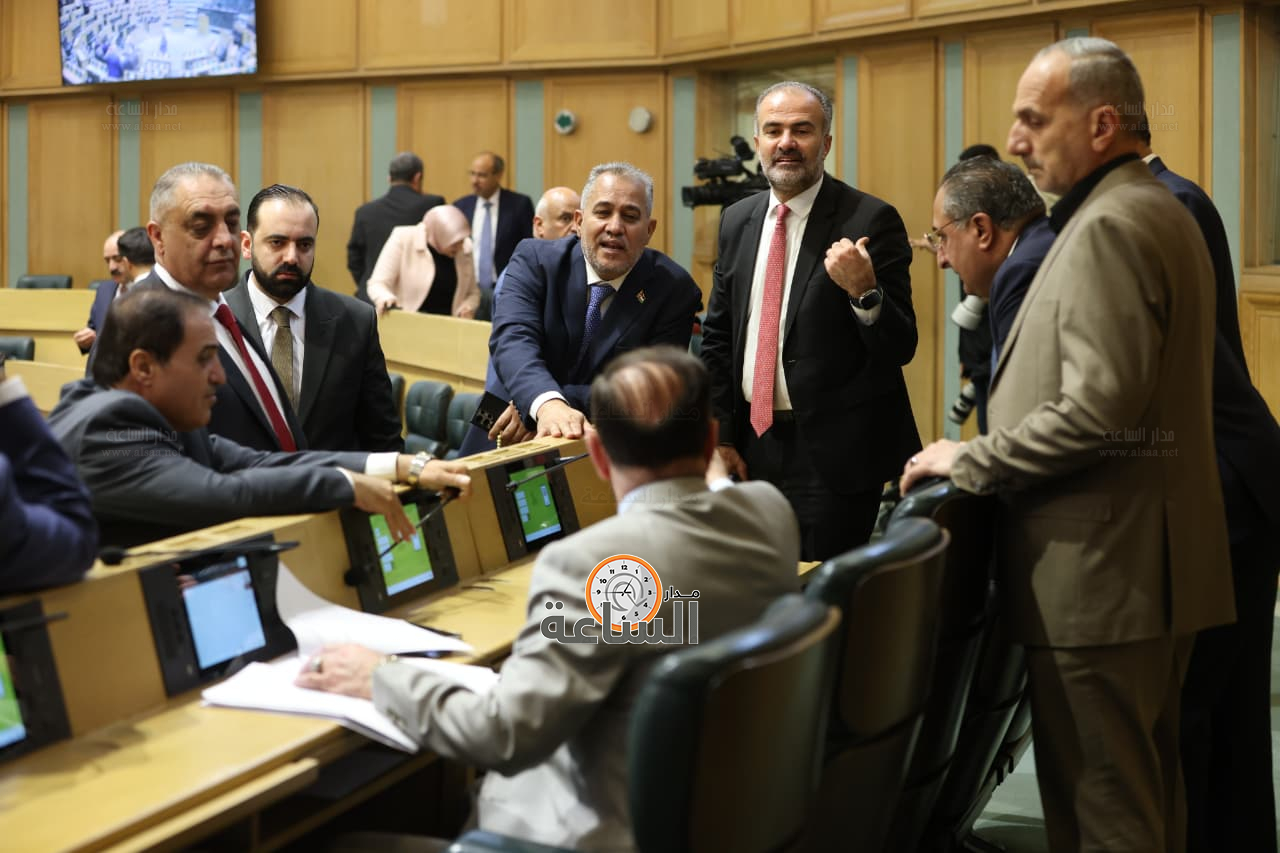 Madar Al-Saa Images 0.6977608092000396